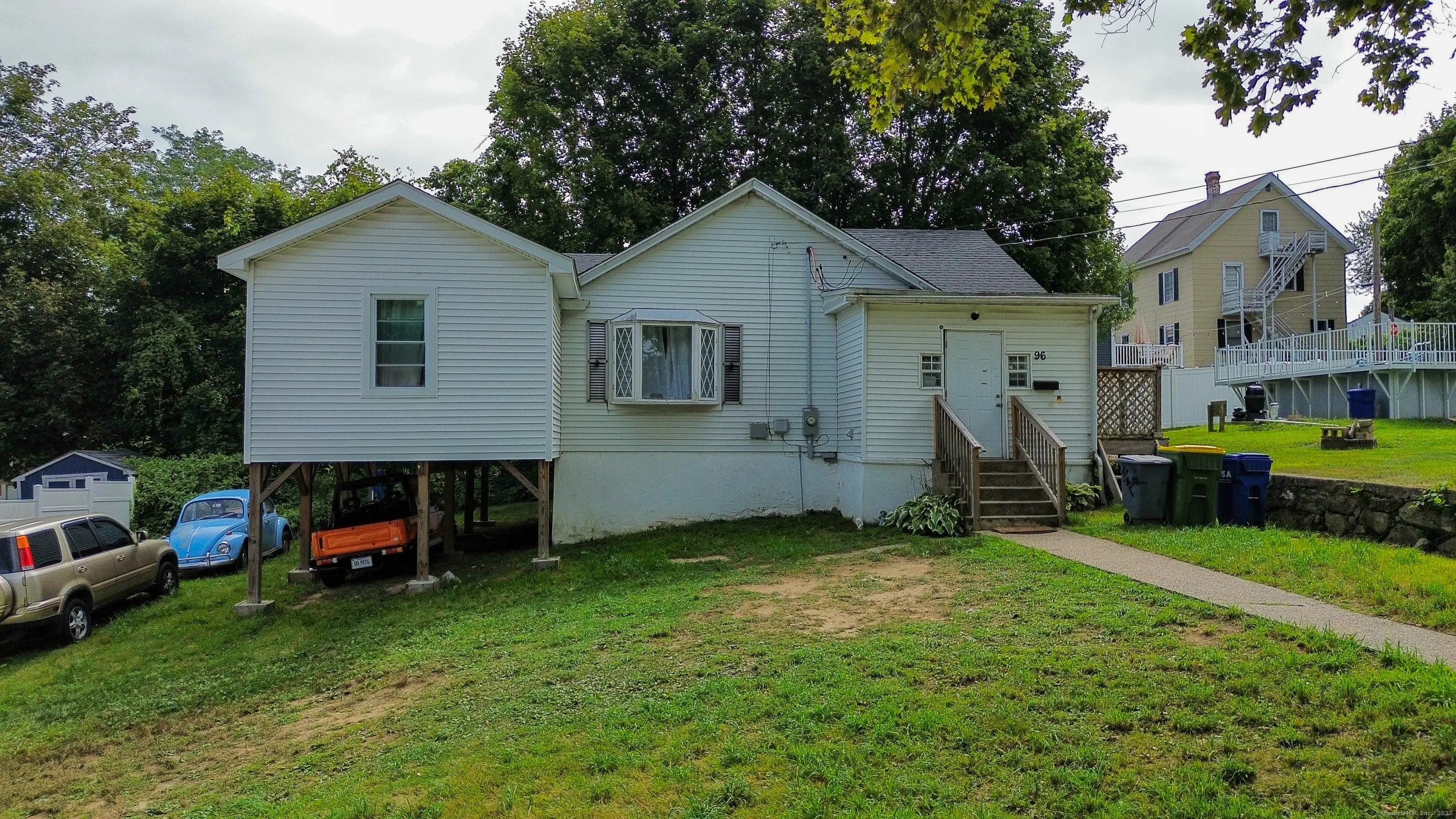 96 Dracut Avenue, Waterbury