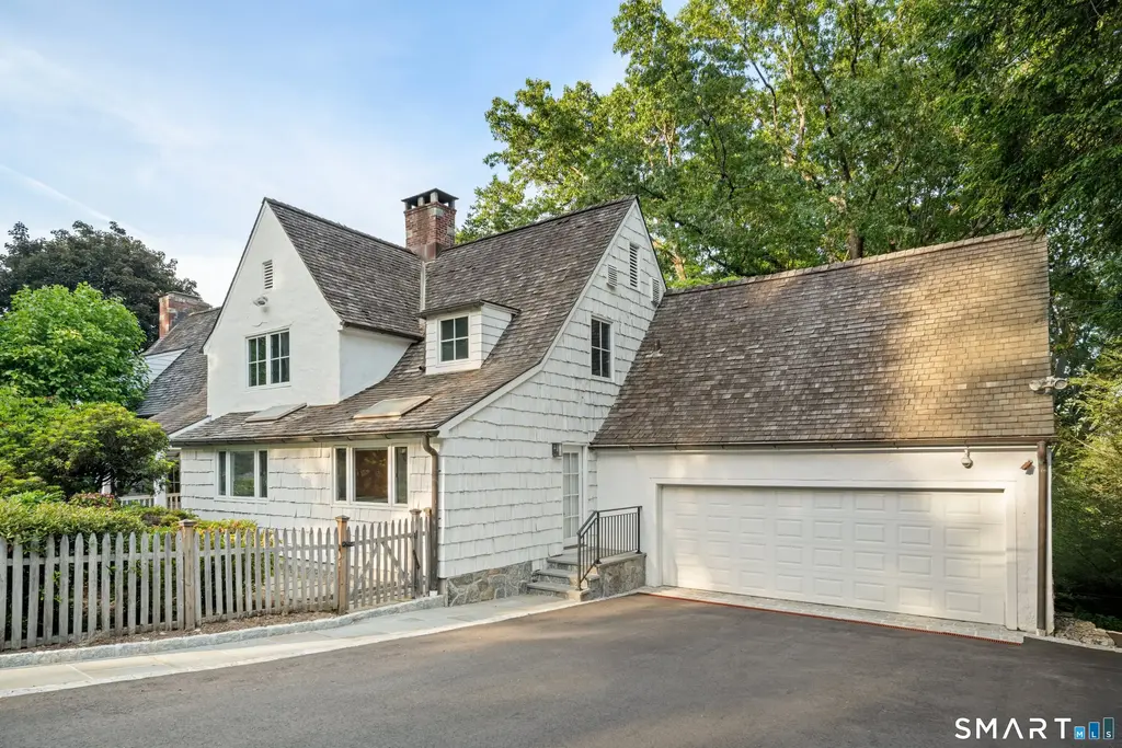 18 River Lane, Westport