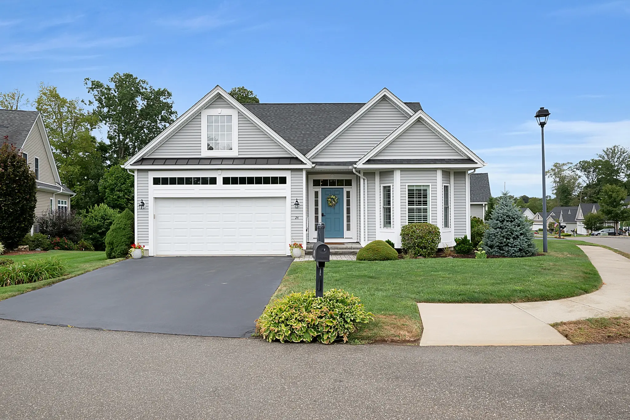 24 River Walk, Branford