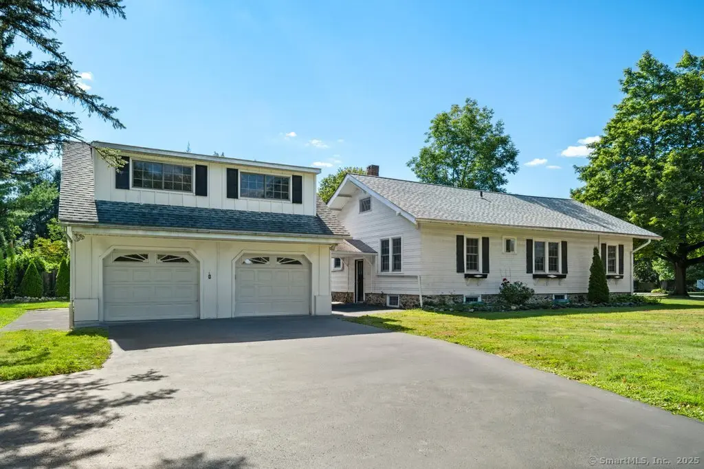 18 Glover Avenue A, Newtown