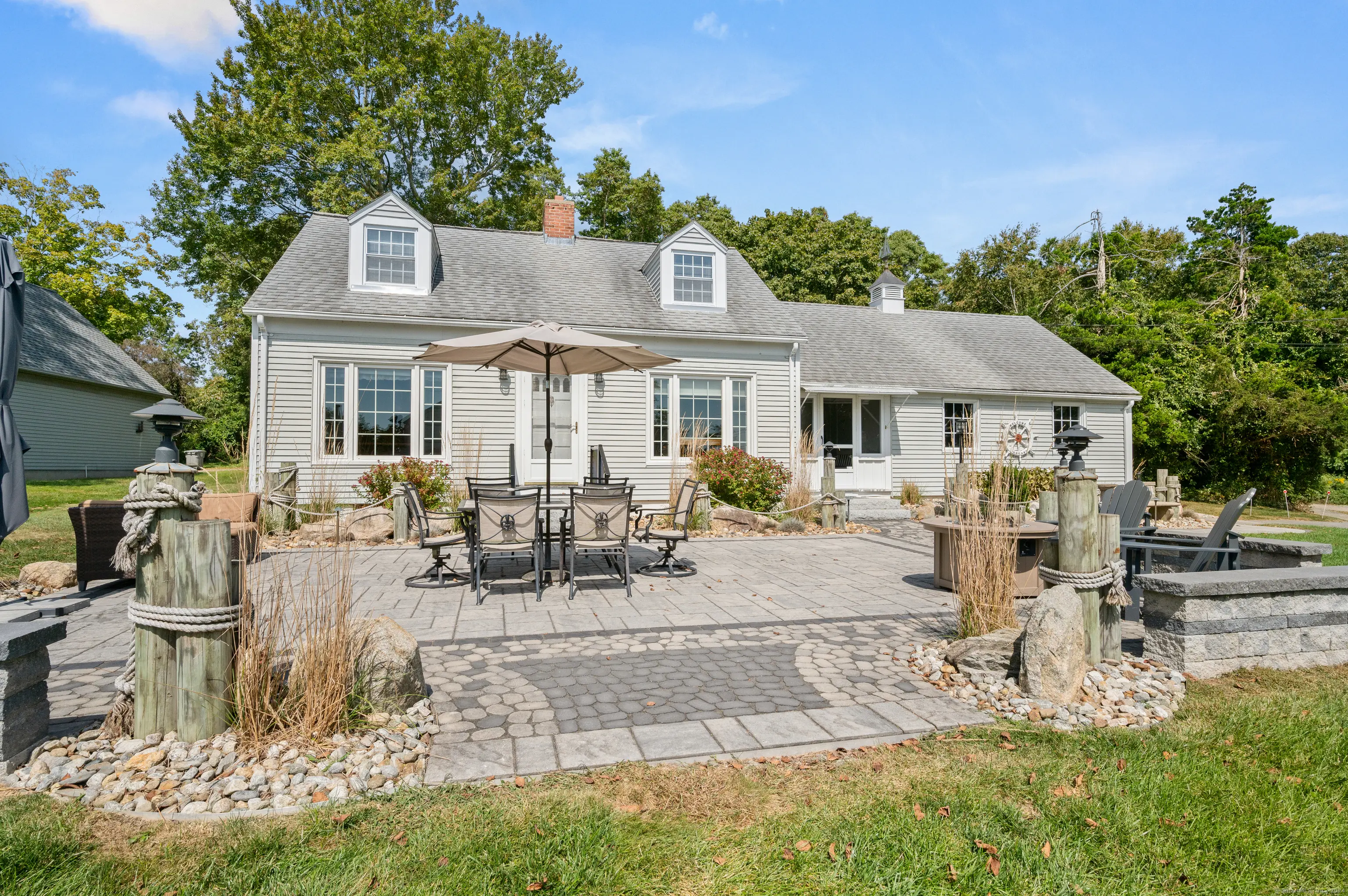 10 Hilltop Road, East Lyme