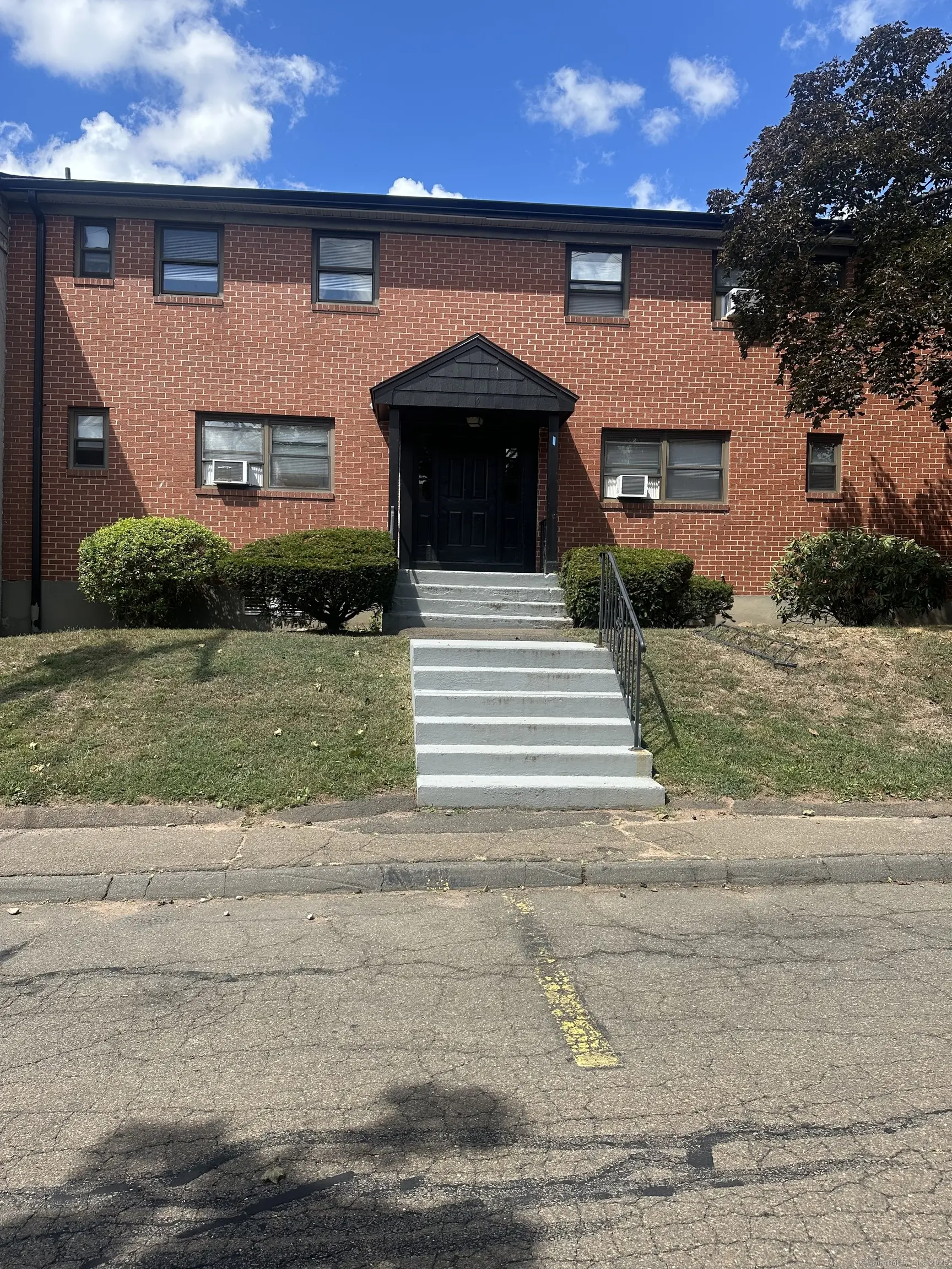 12 Kaye Plaza E-08, Hamden