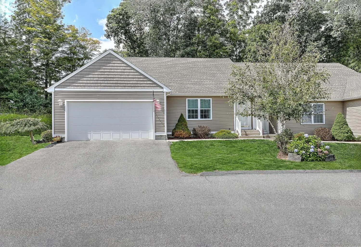 14 Commonway Drive 14, Brooklyn