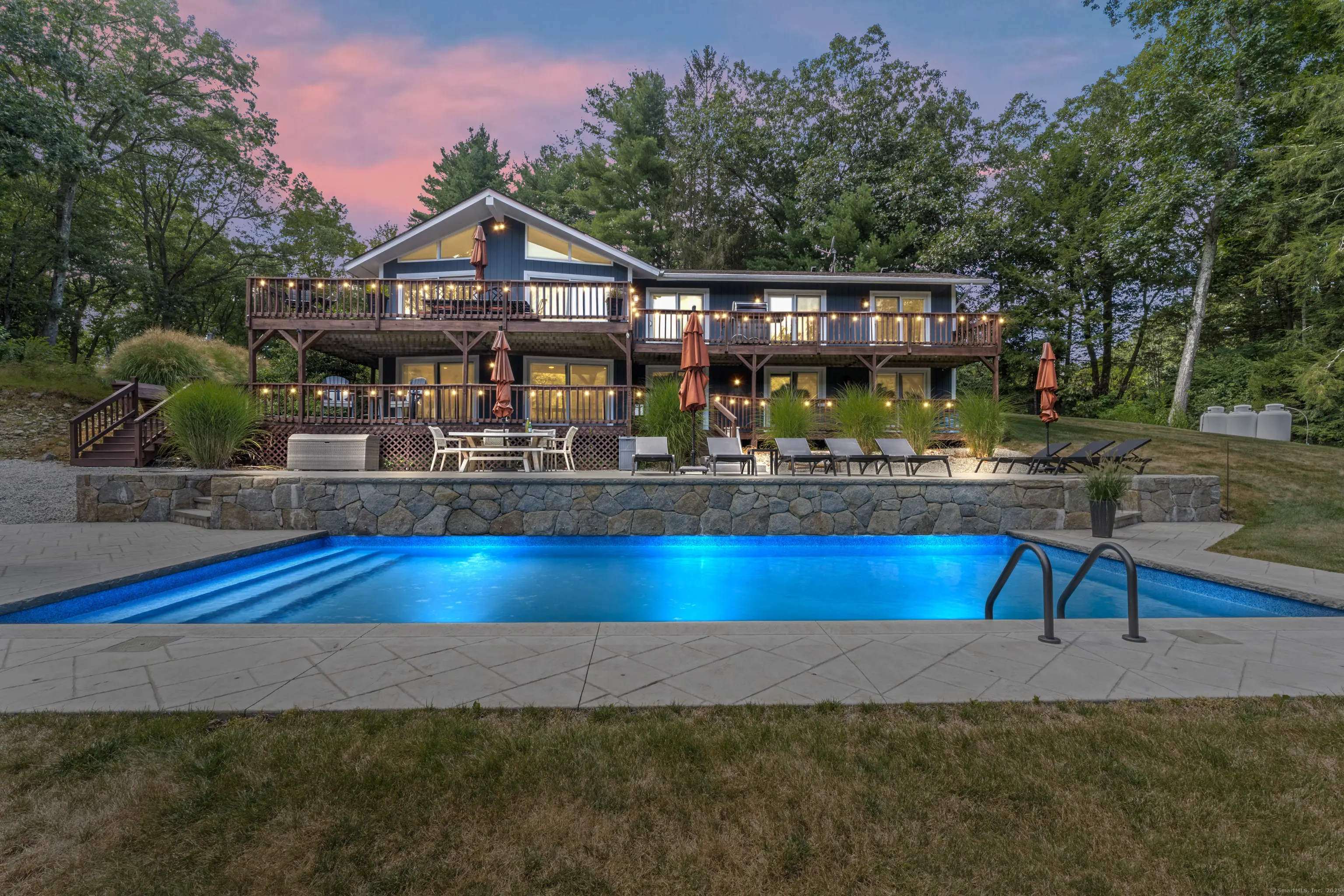 10 Lake Road, Newtown