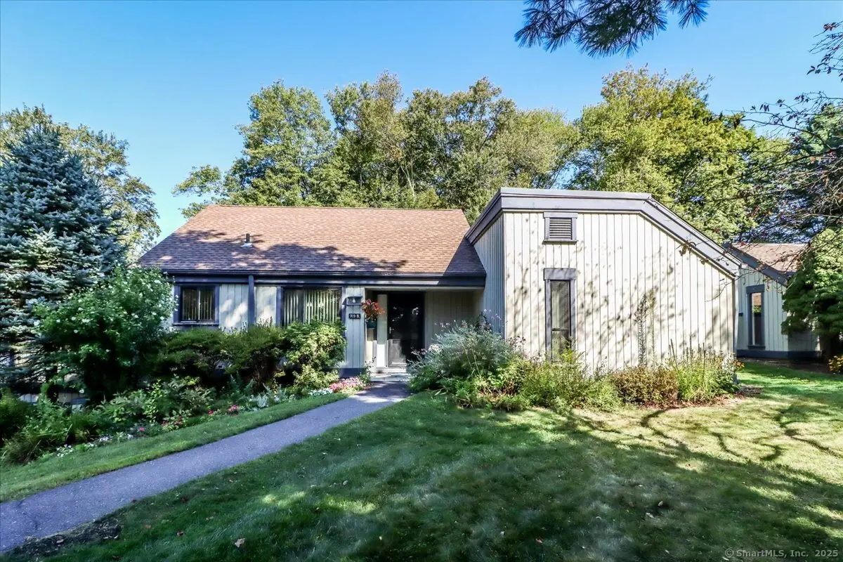 919 Heritage Village B, Southbury