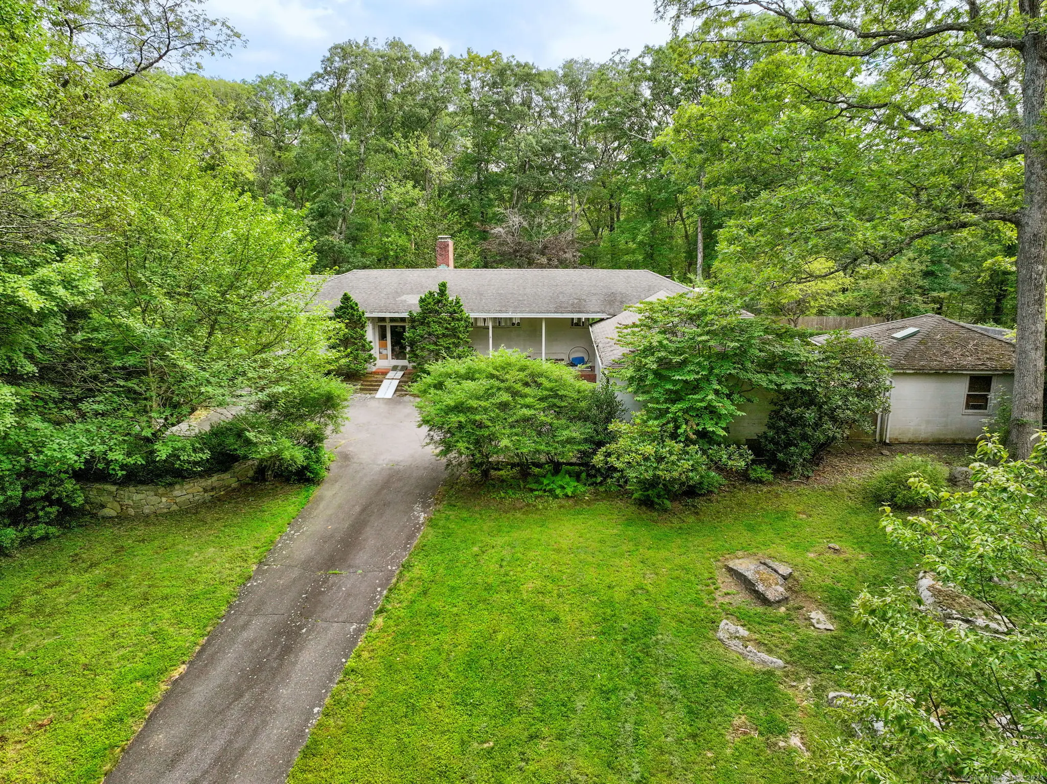 592 Laurel Road, New Canaan