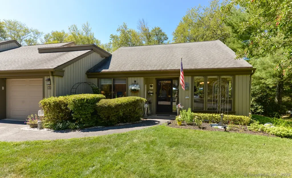 26 Heritage Crest C, Southbury