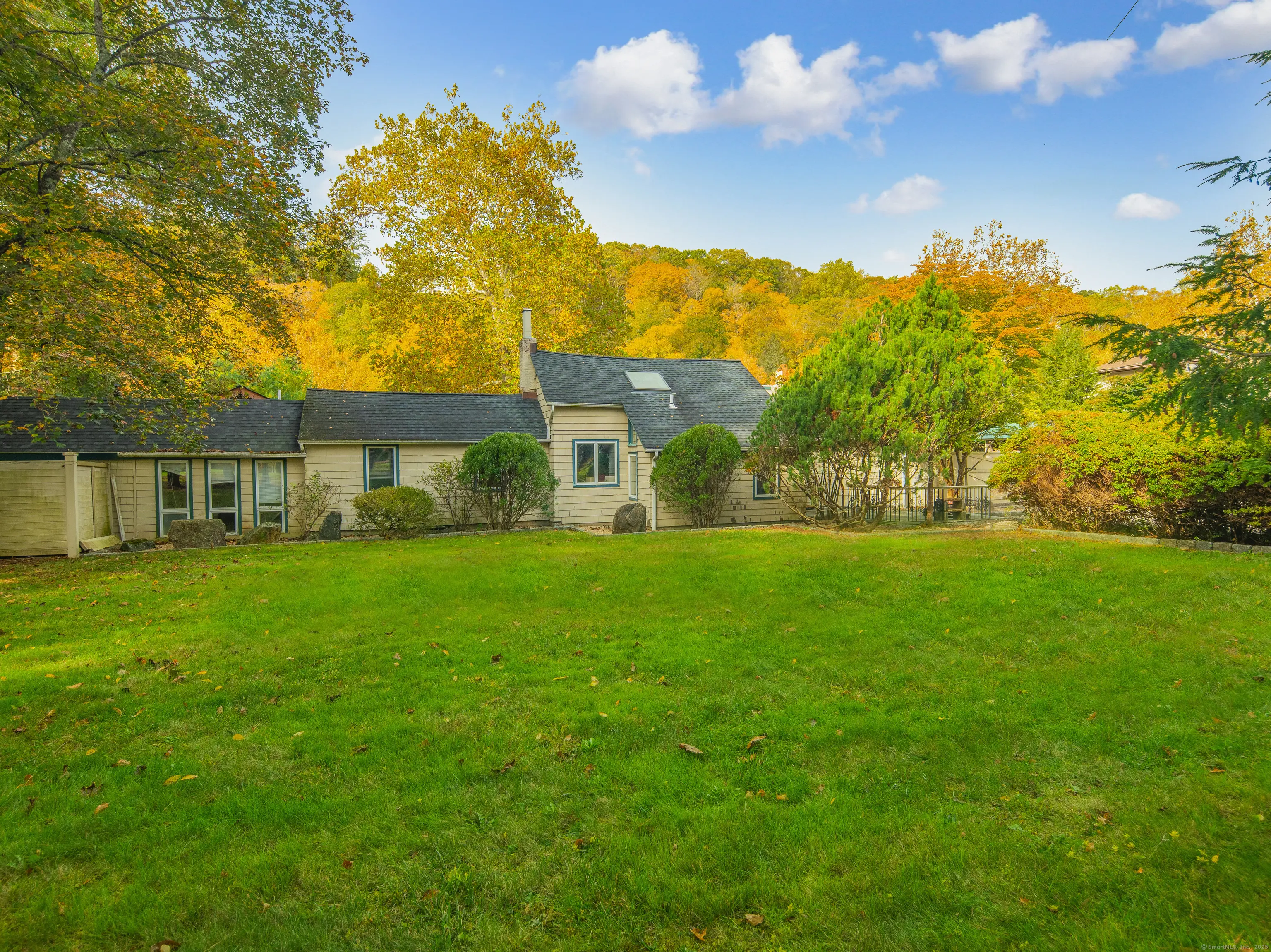 260 Lyons Plain Road, Weston