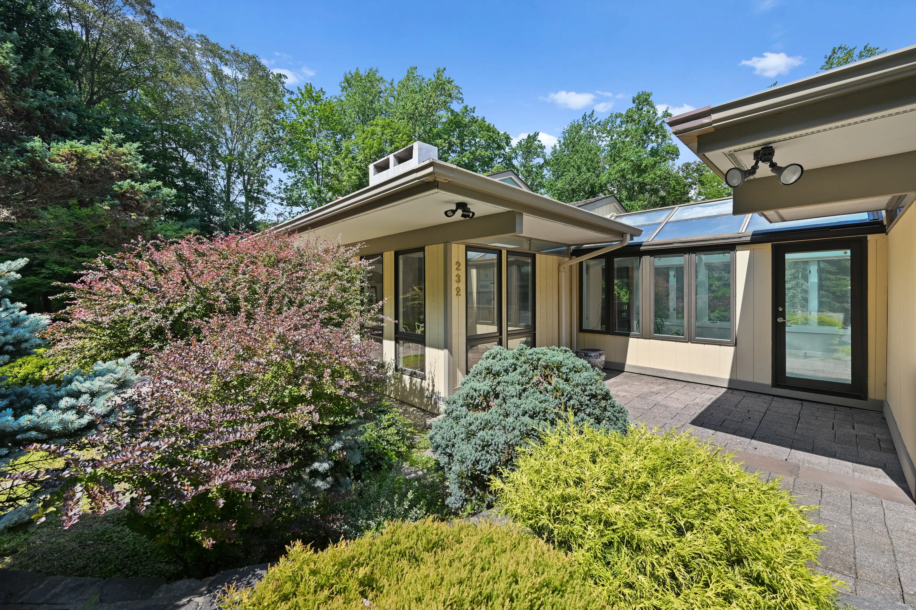 232 Sleepy Hollow Road, New Canaan
