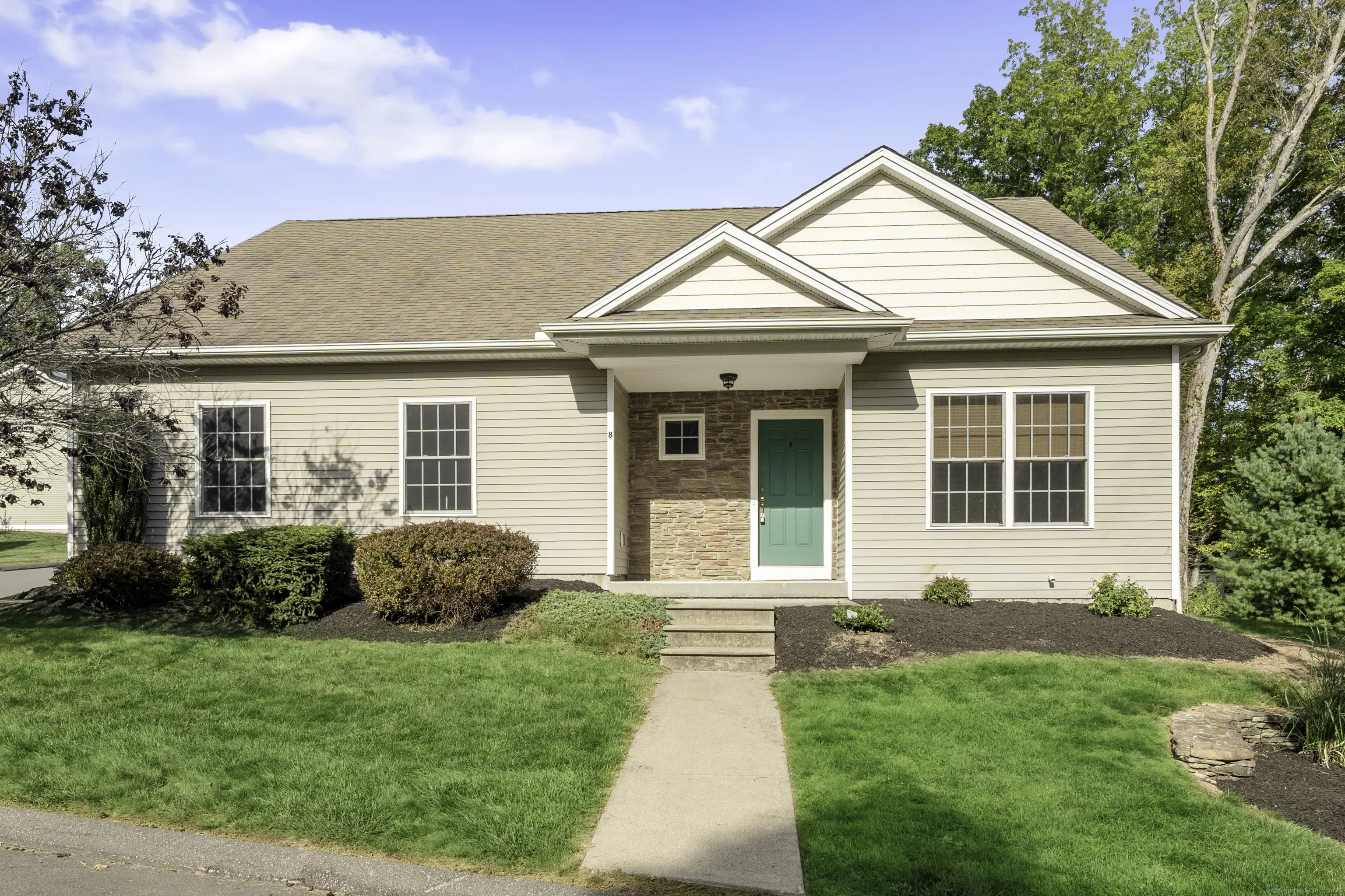 8 Constitution Drive, Wolcott