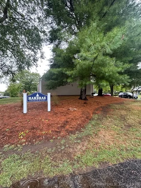 37 Hewitt Road Apt B6, Stonington