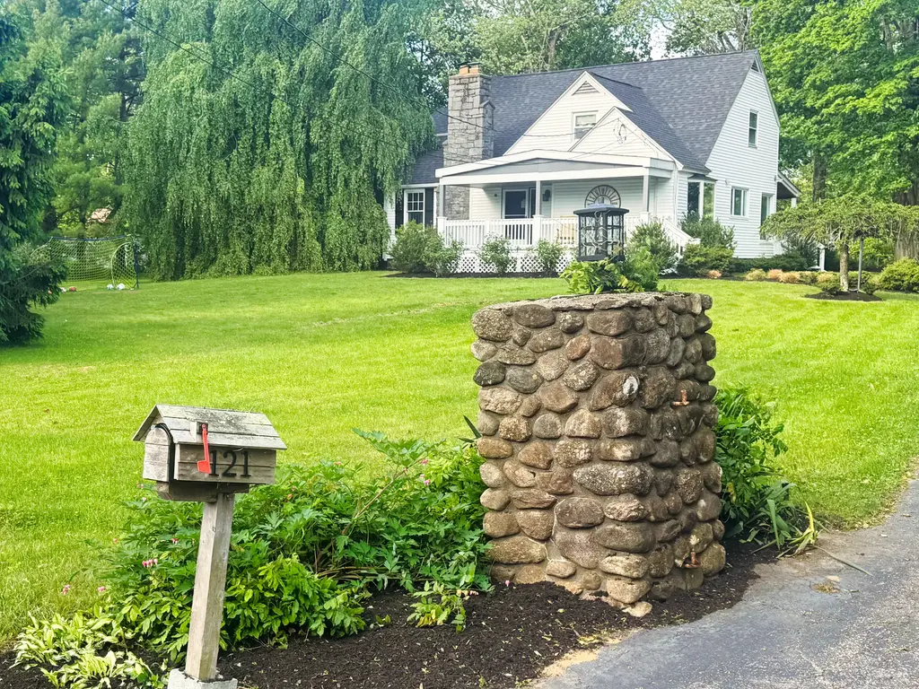 121 Lewis Road, Trumbull