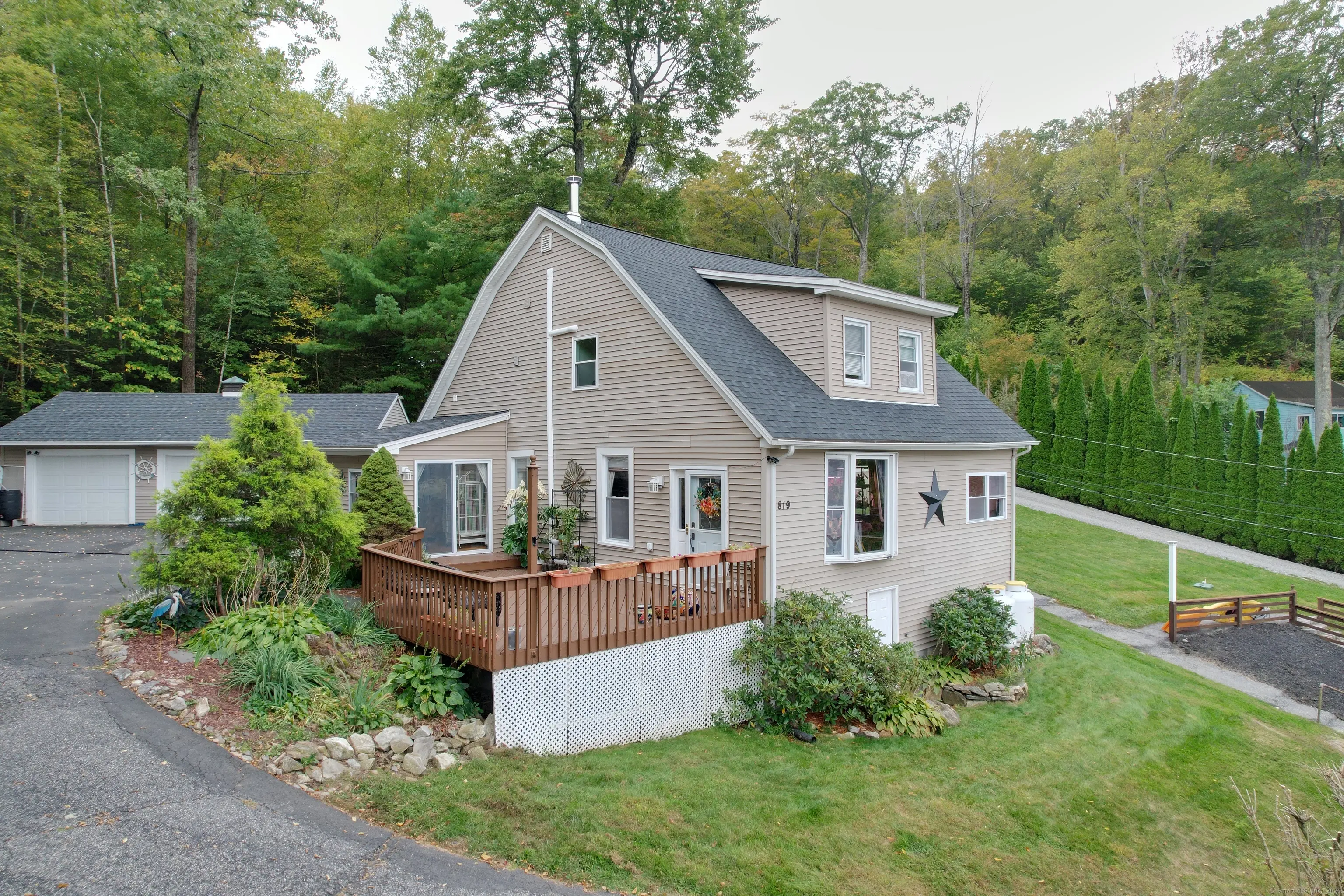 819 East Wakefield Boulevard, Winchester