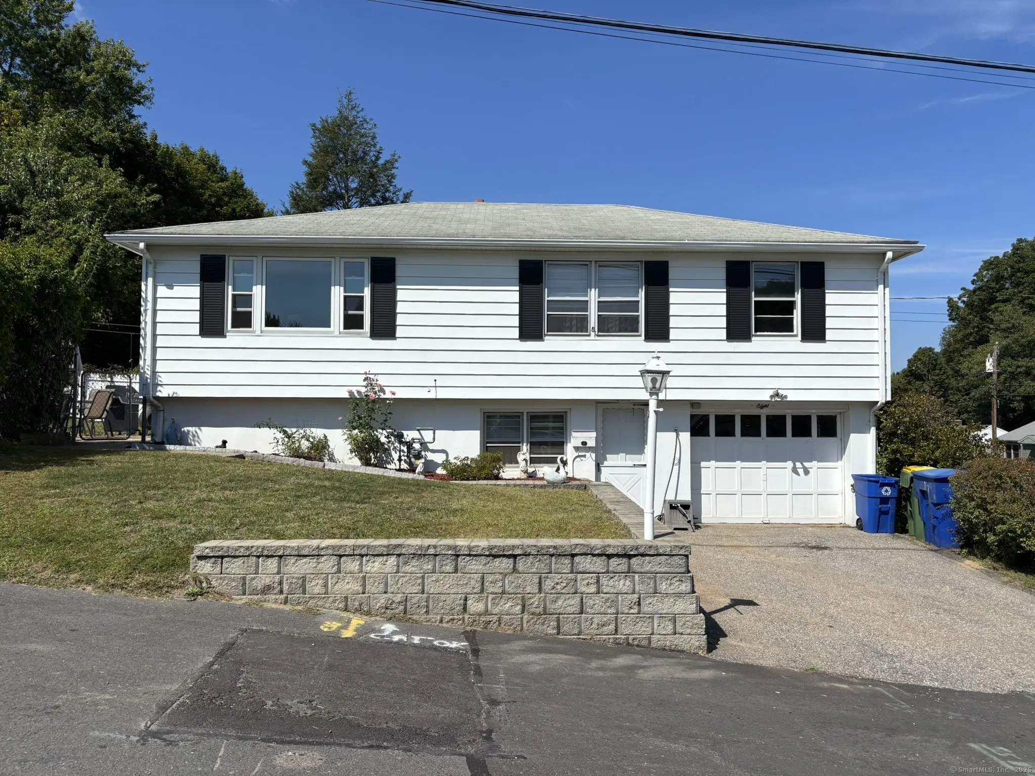 8 Nina Court, Waterbury