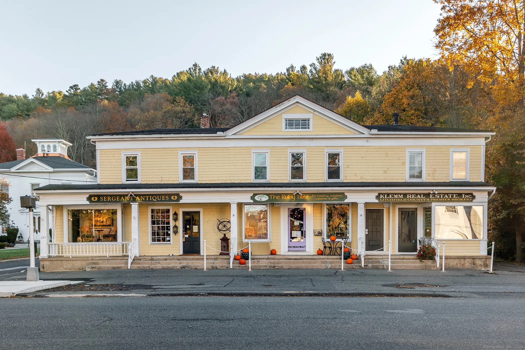 289 Main Street South, Woodbury