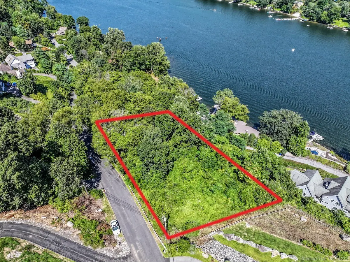 22 Candlewood Common, New Milford