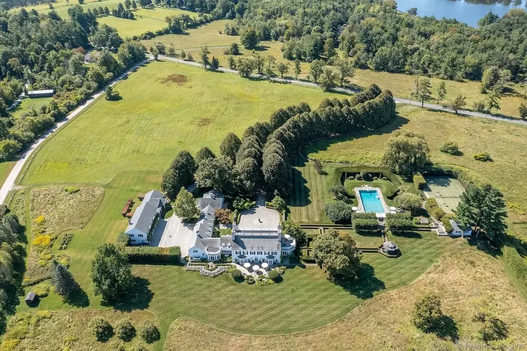 406 Wells Hill Road, Salisbury