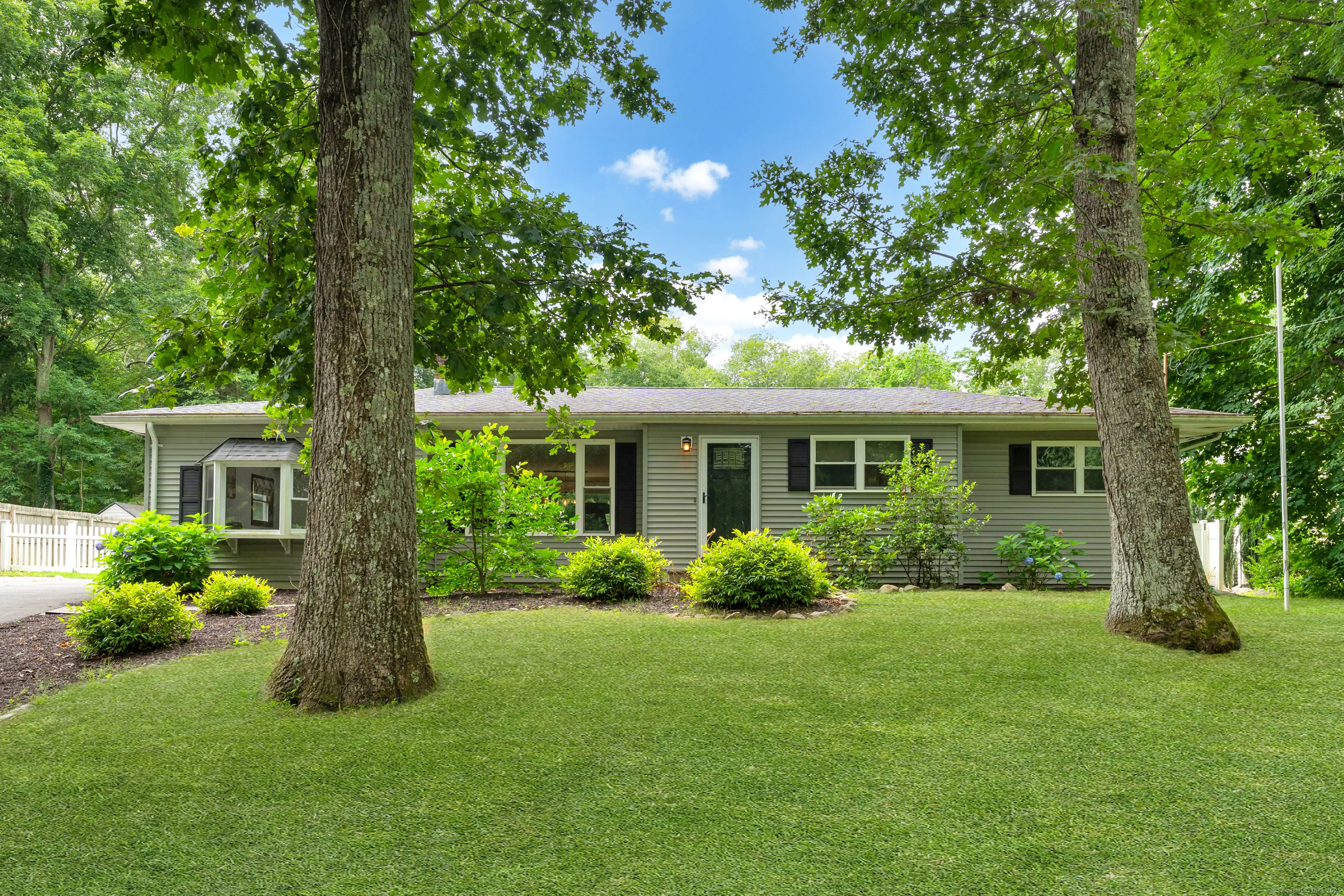 90 Cedar Hill Road, Guilford