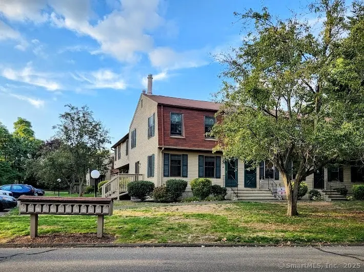 44 Bay Path Way 44, Branford