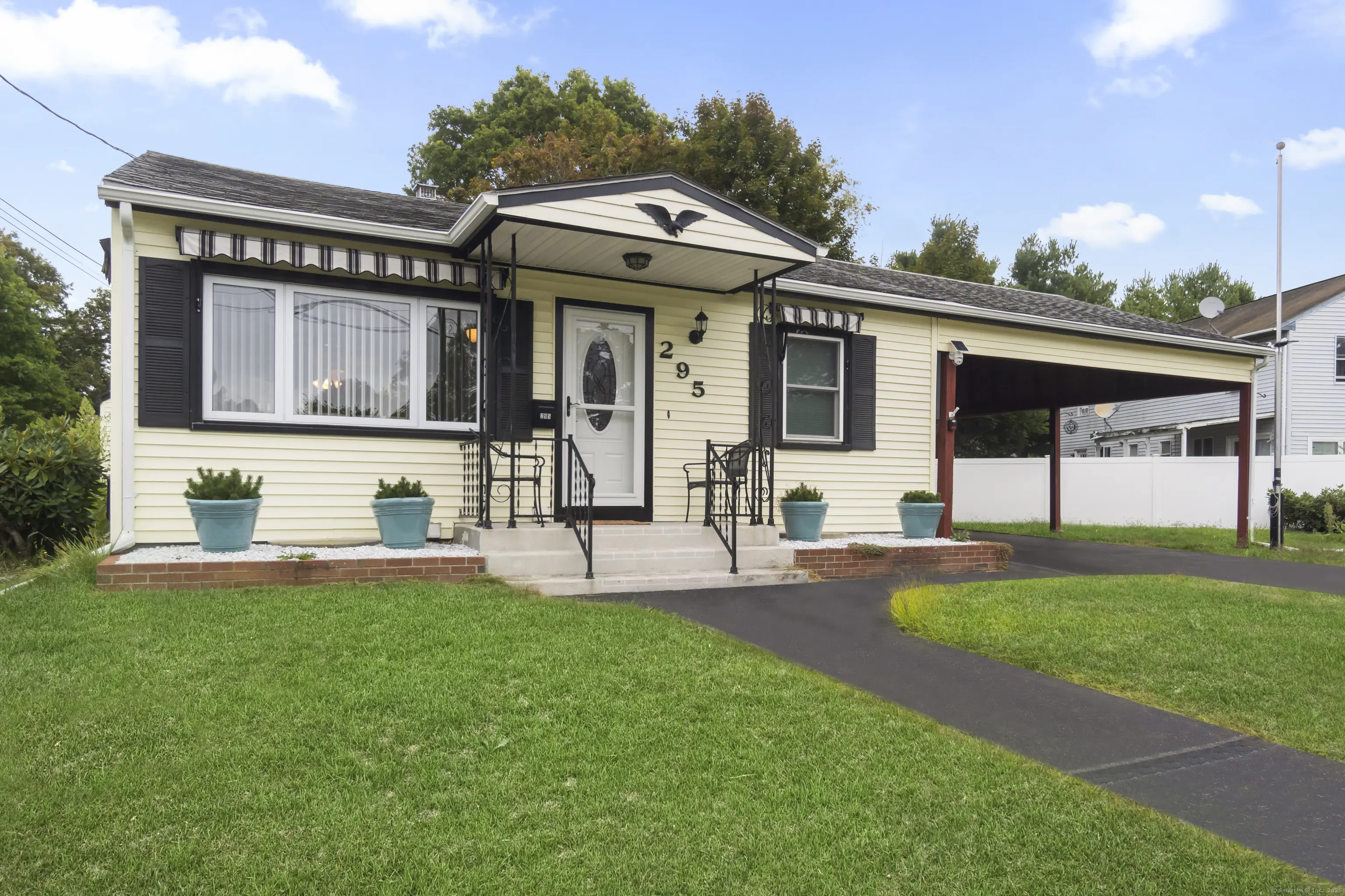 295 Midway Oval, Groton