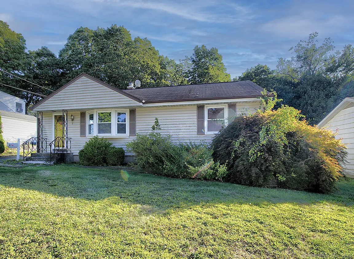 96 Maplewood Terrace Extension, Hamden