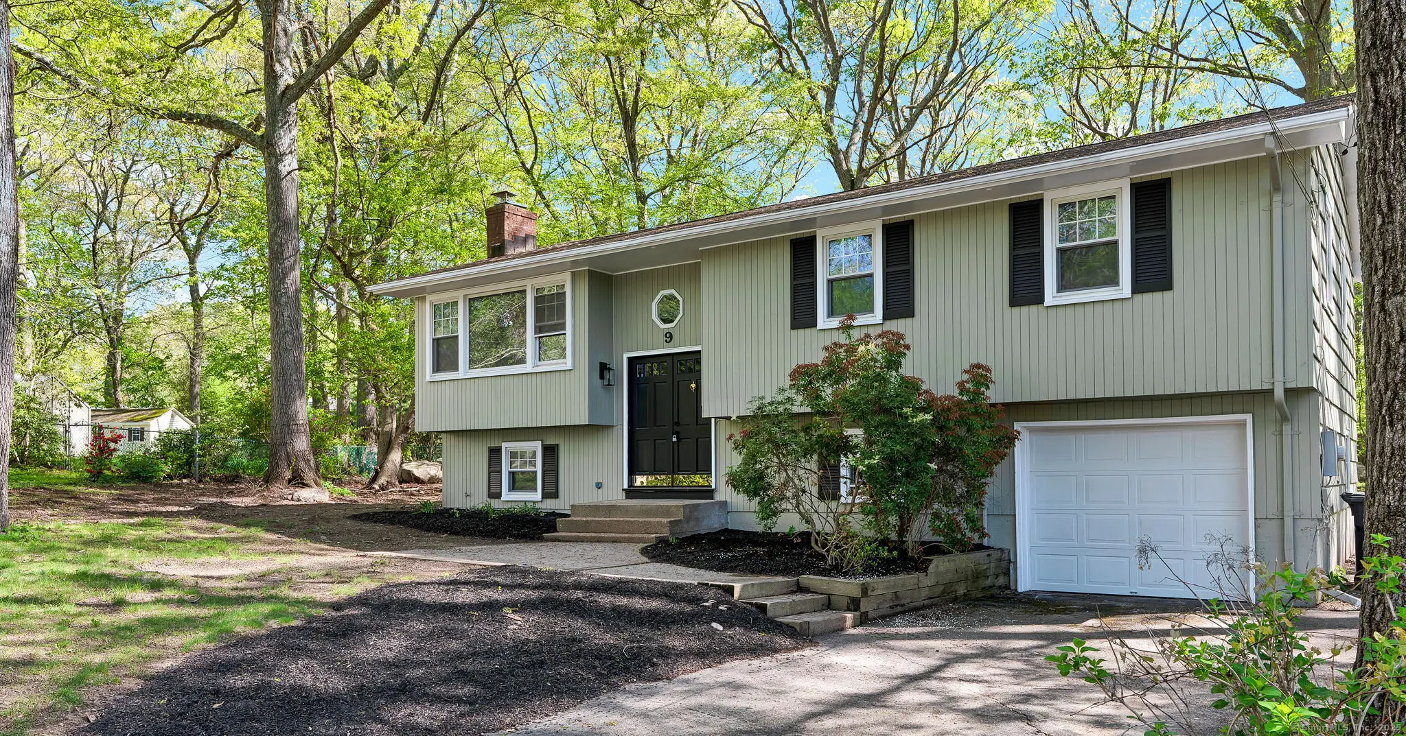 9 West Drive, Ledyard