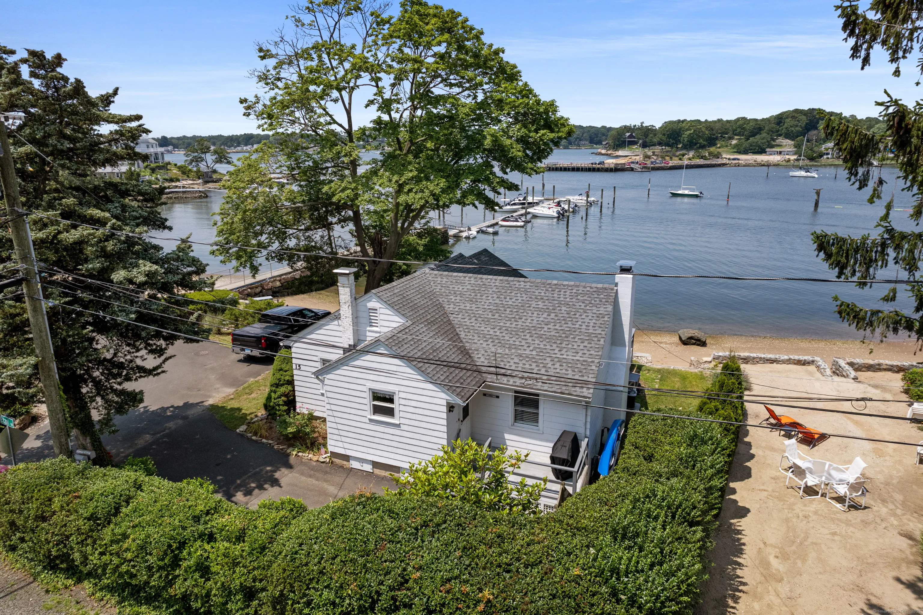 15 River Road, Branford