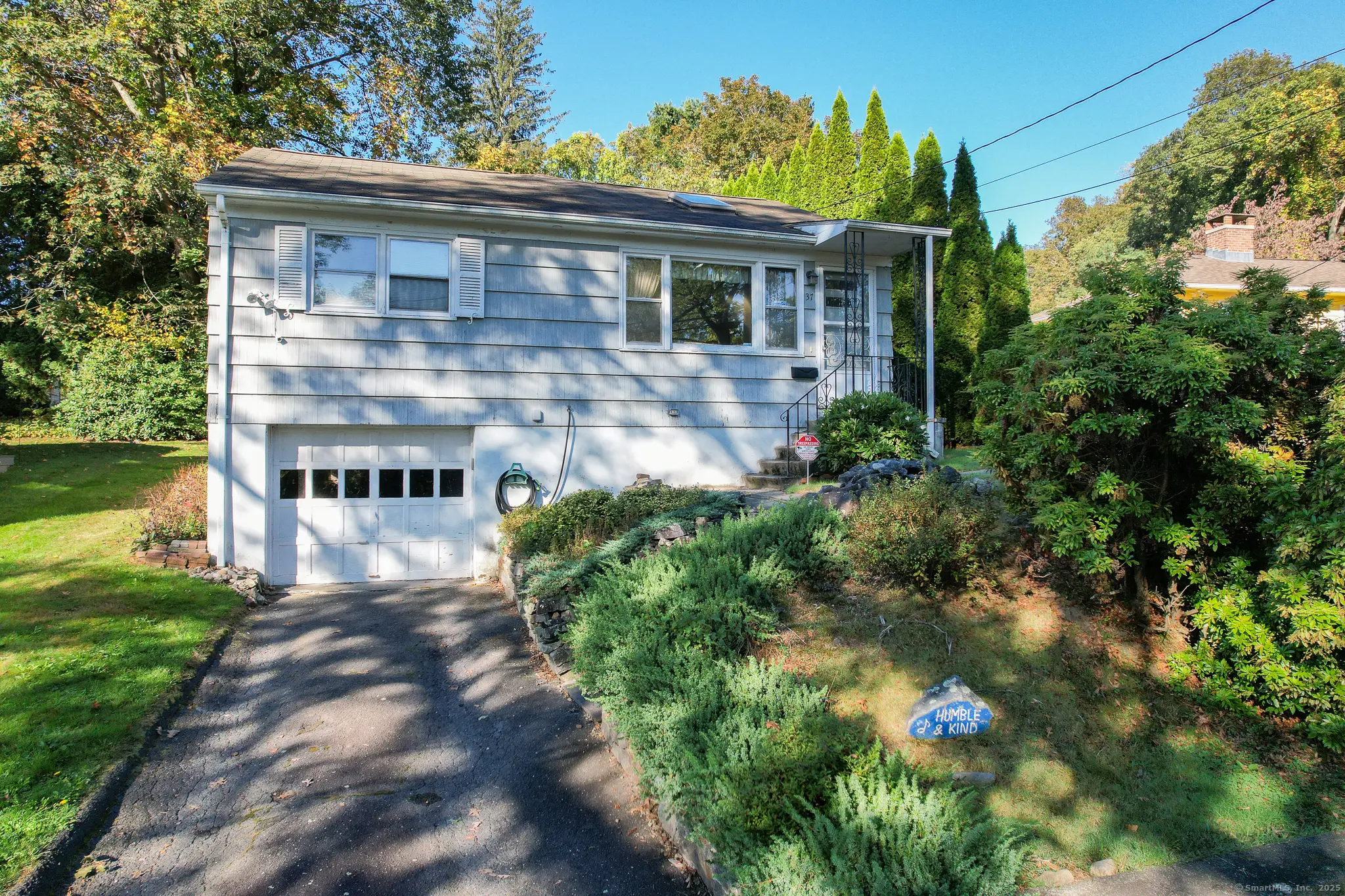 37 Robinwood Road, Waterbury