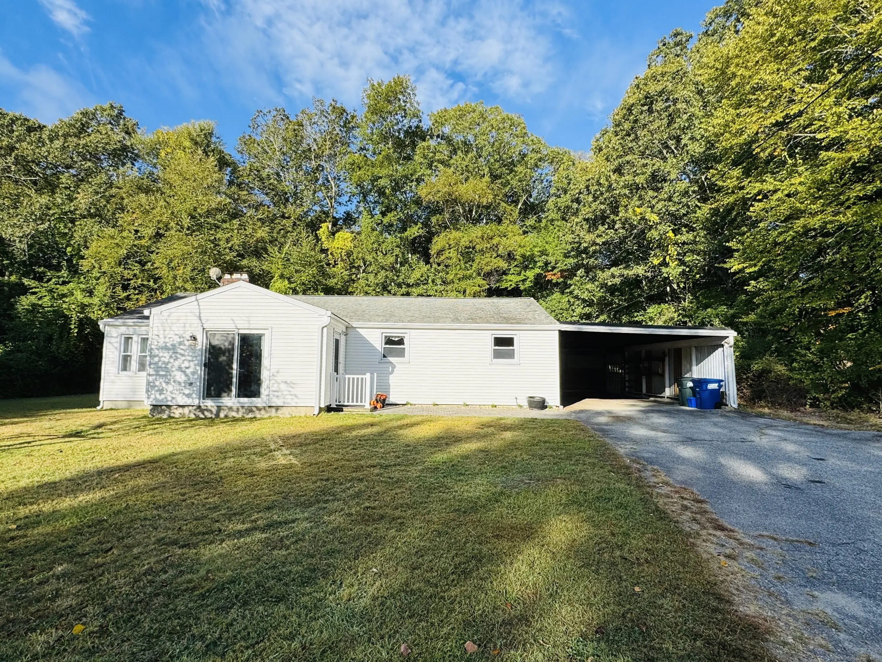1535 Route 12, Ledyard