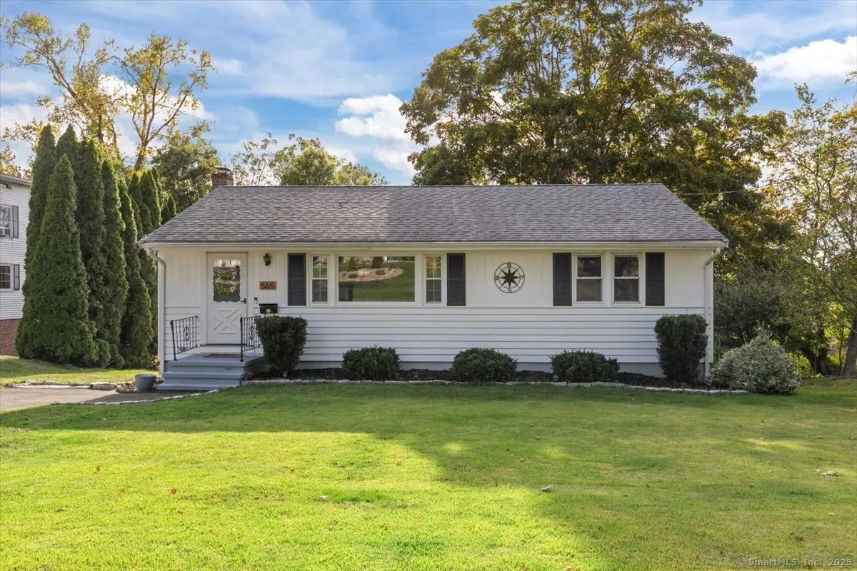 565 Pond Point Avenue, Milford