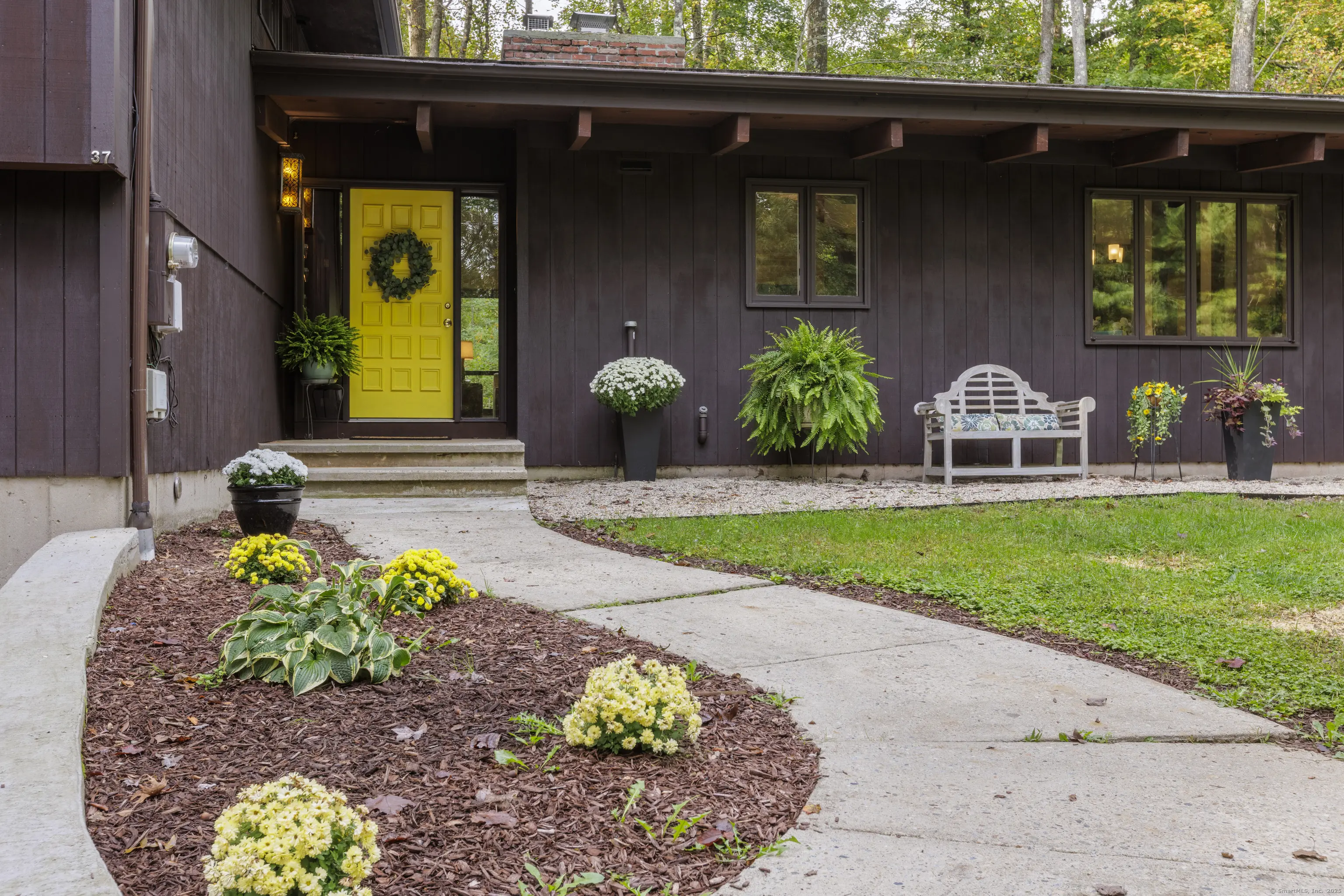 37 Pine Drive, Madison