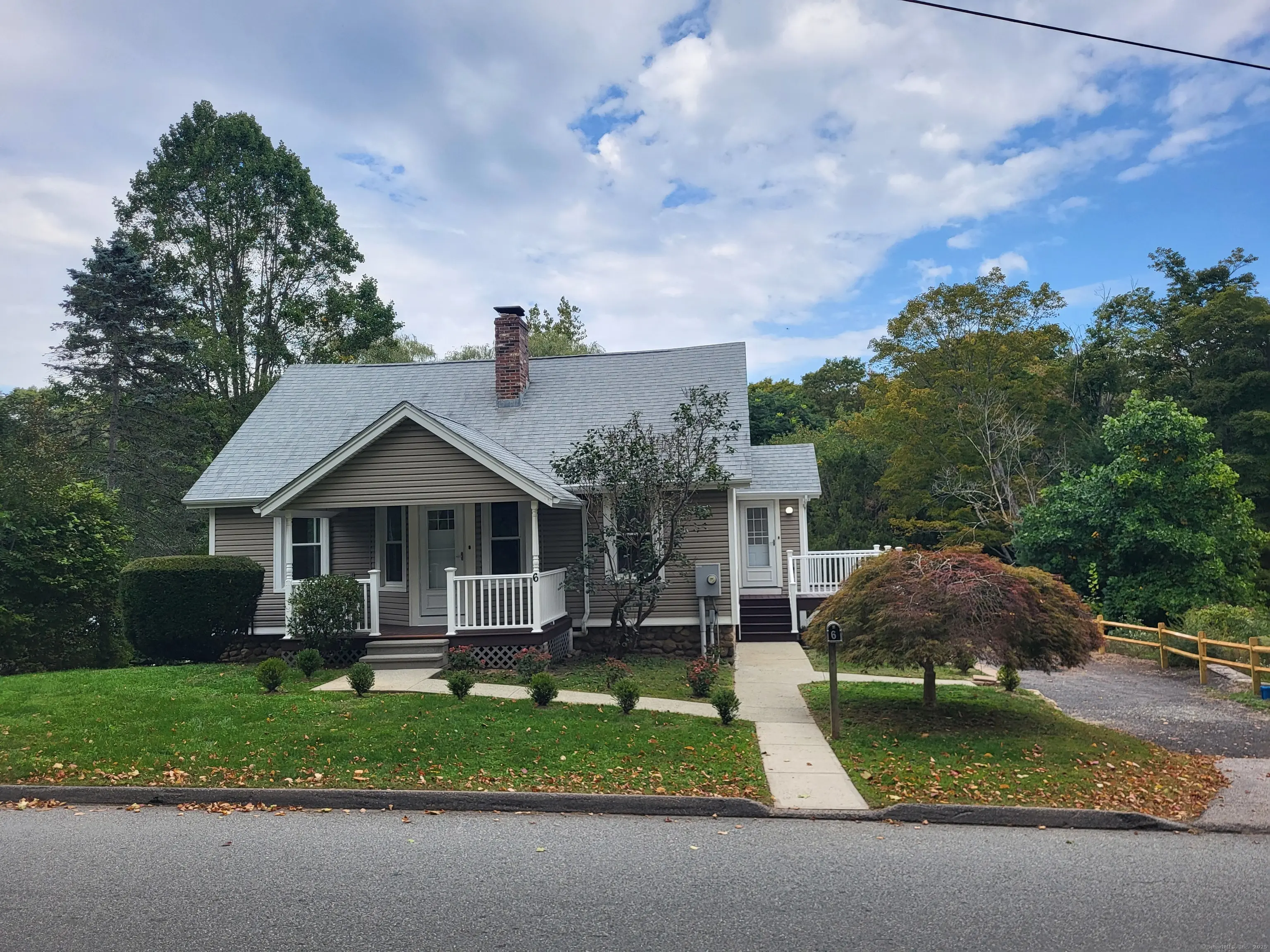 6 Lakeview Street, East Hampton