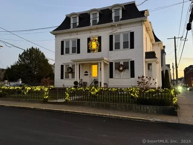 1 Cannon Square, Stonington