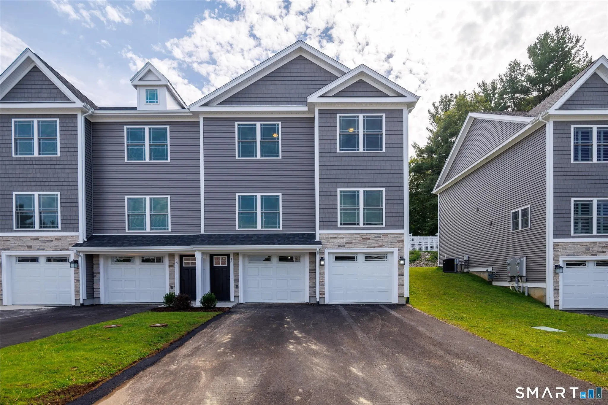 16 Valley View Drive, Killingly