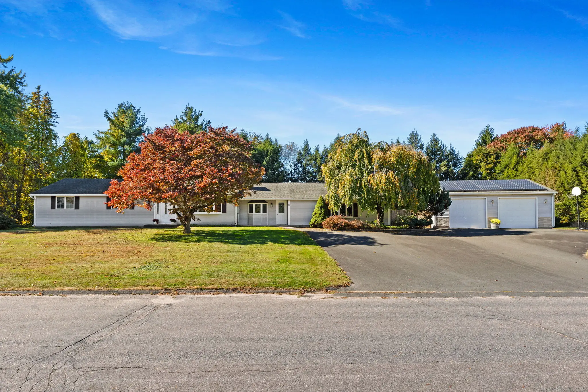 27 Margaret Drive, East Windsor