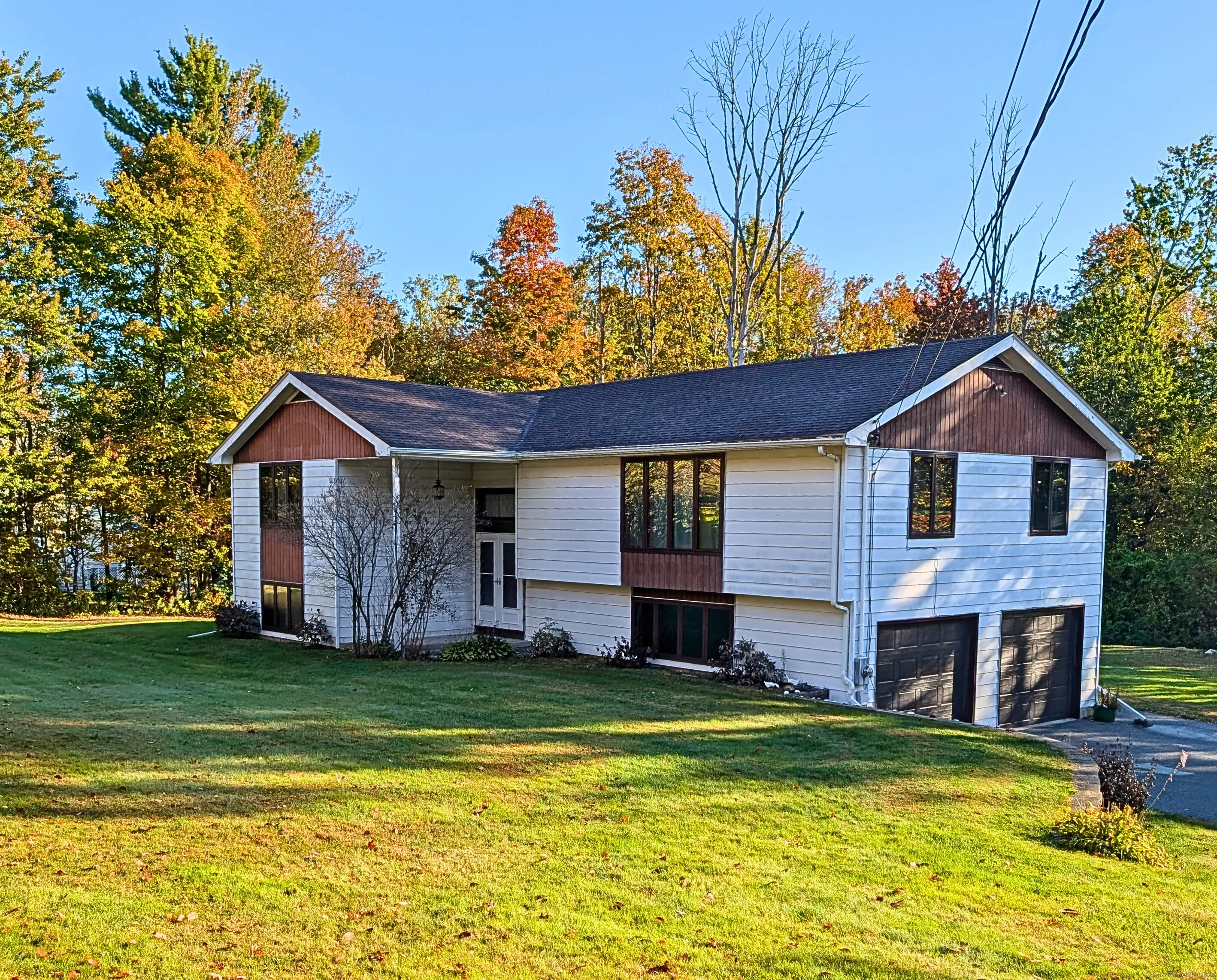 138 Harrison Road, New Hartford