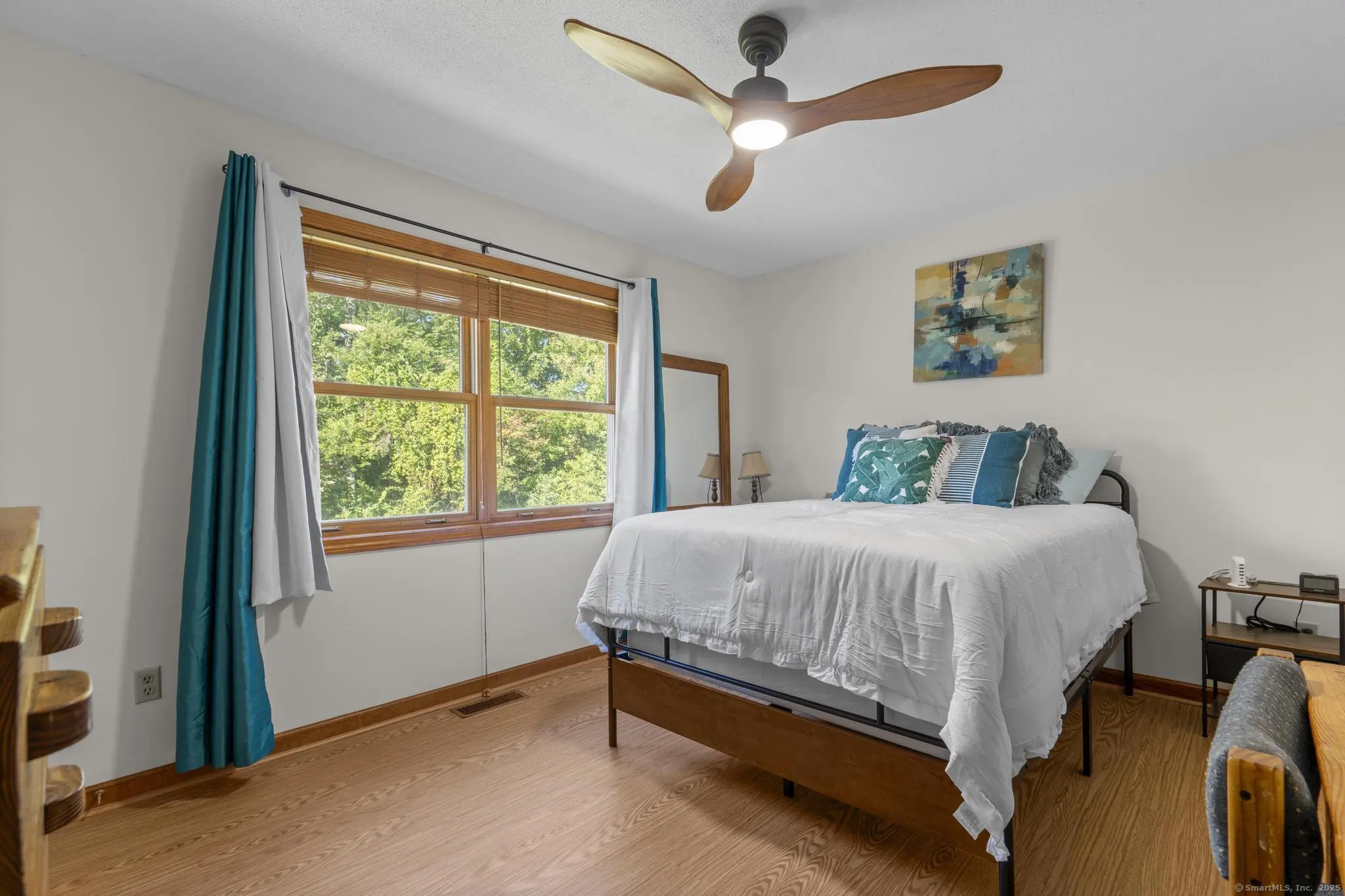 33 Big Spruce Lane, West Haven