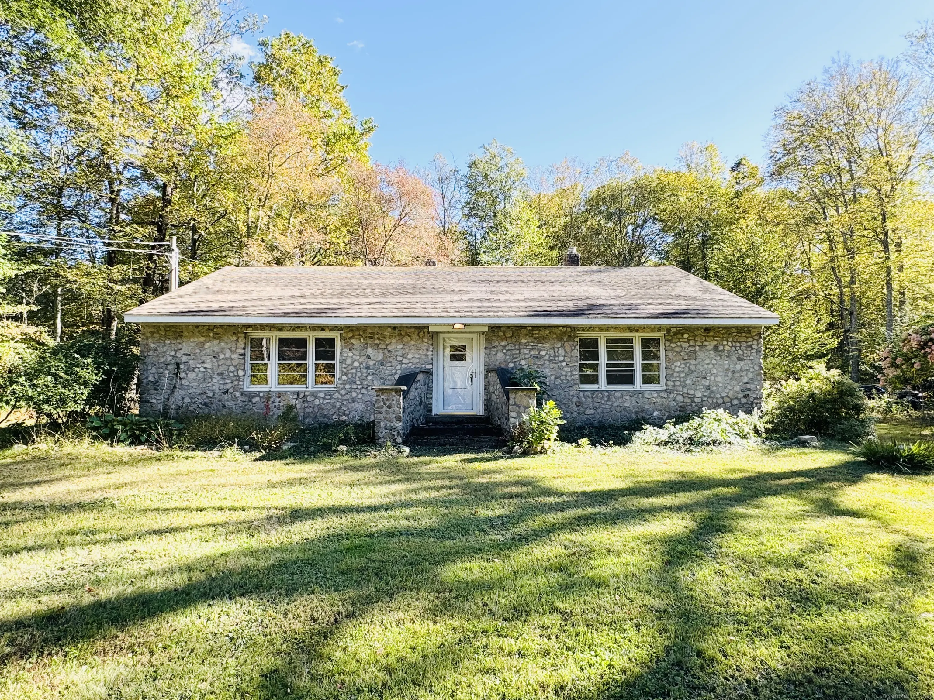 628 Beach Pond Road, Voluntown