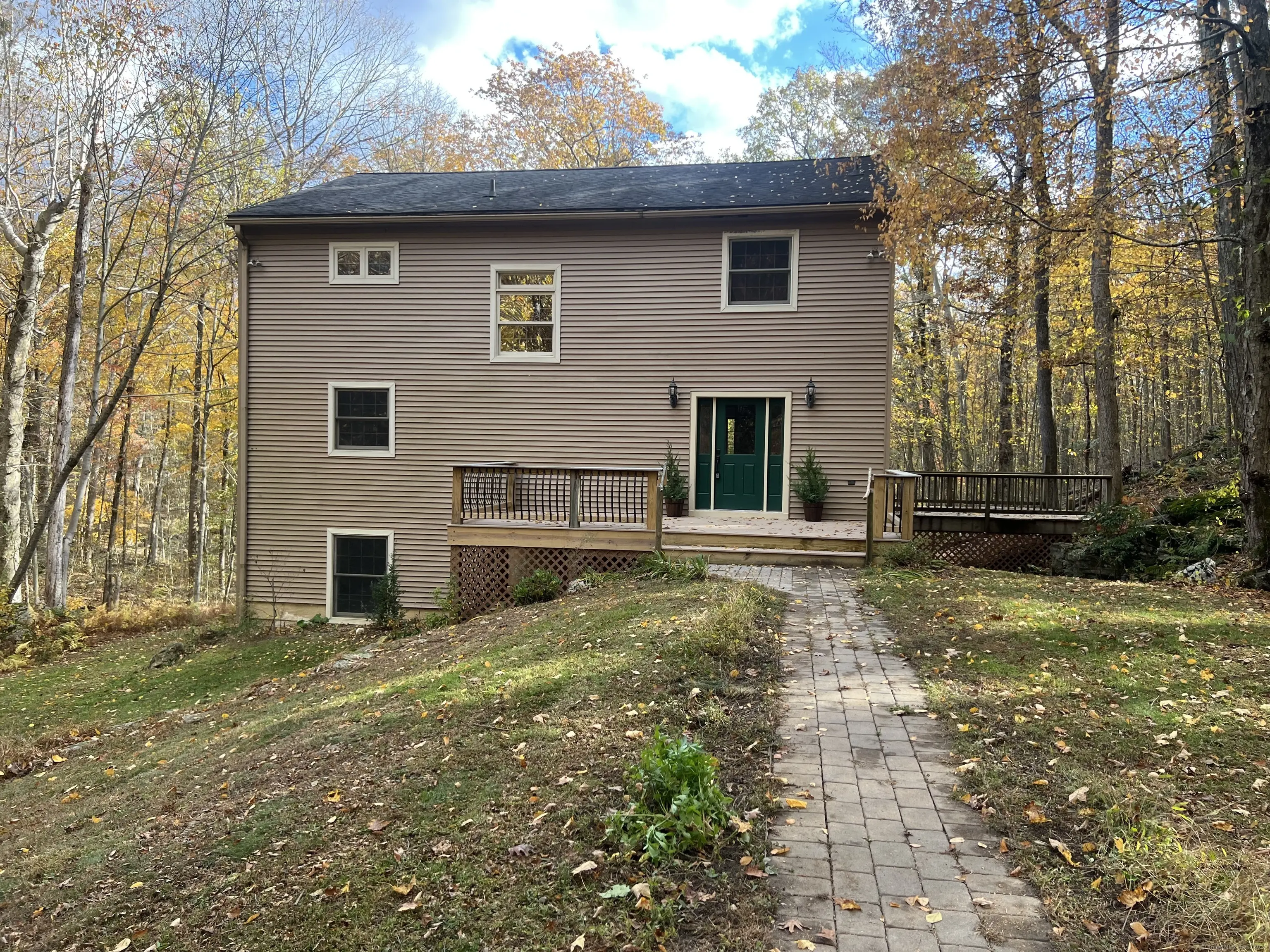 38 West Mountain Lane, Roxbury