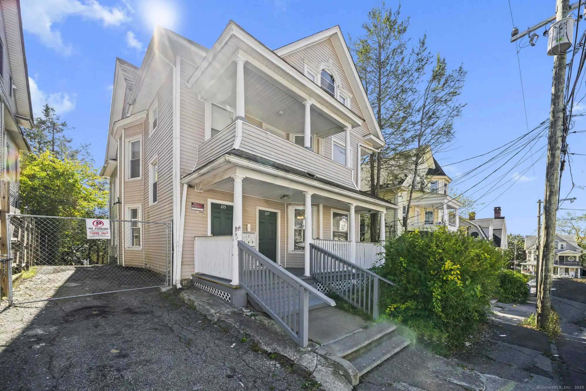 215 Woodlawn Terrace, Waterbury
