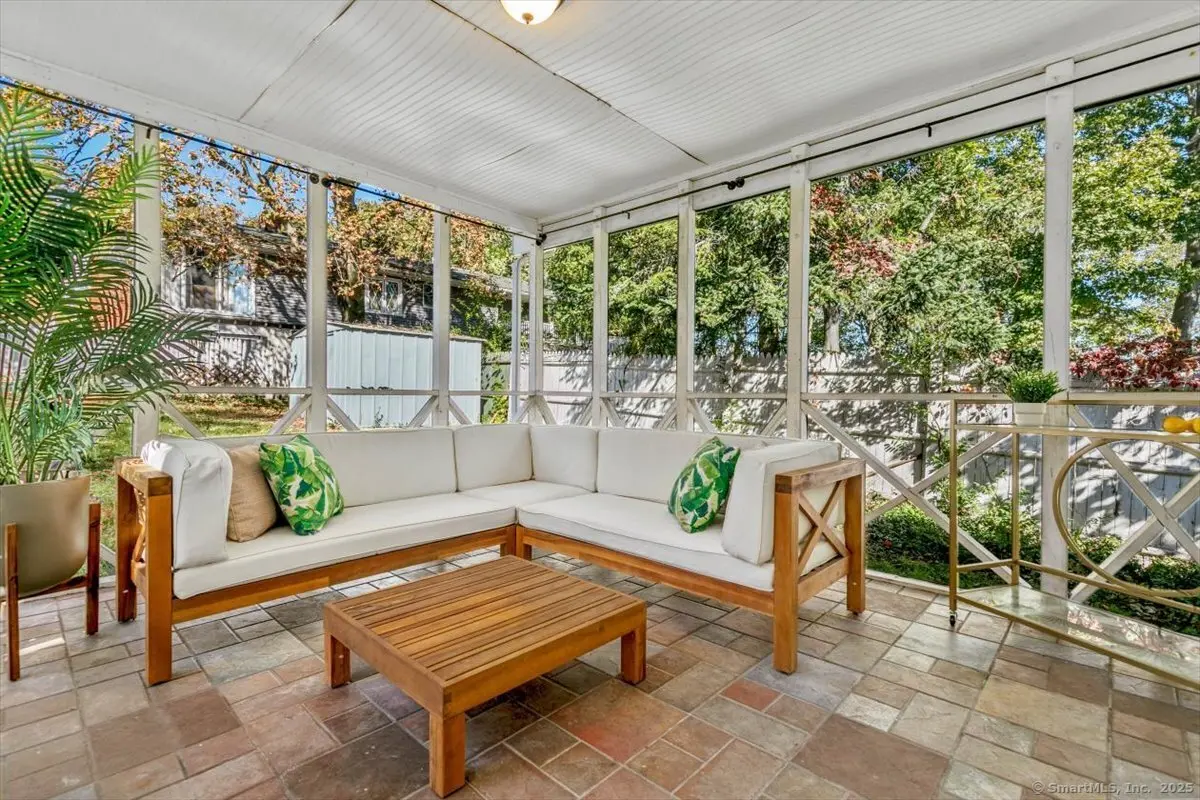 1 Hoadley Road, Branford