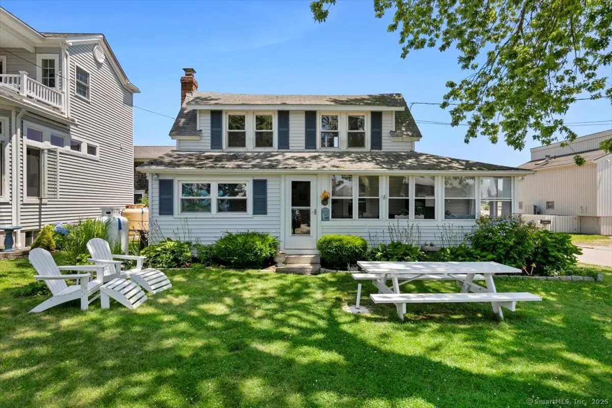 8 Hill Avenue, Stonington