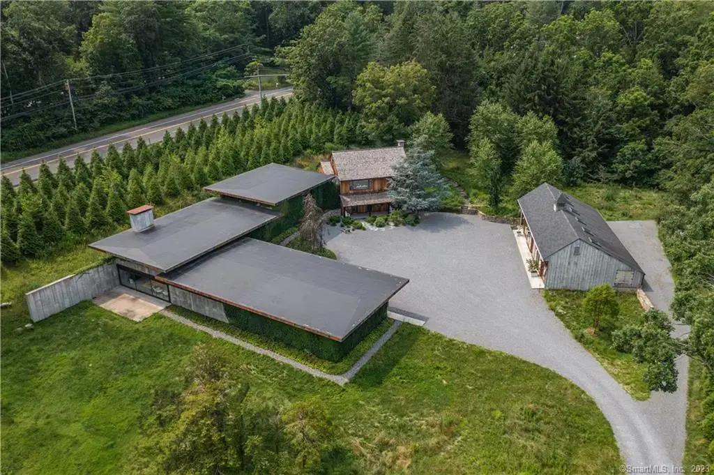 4 Good Hill Road, Weston