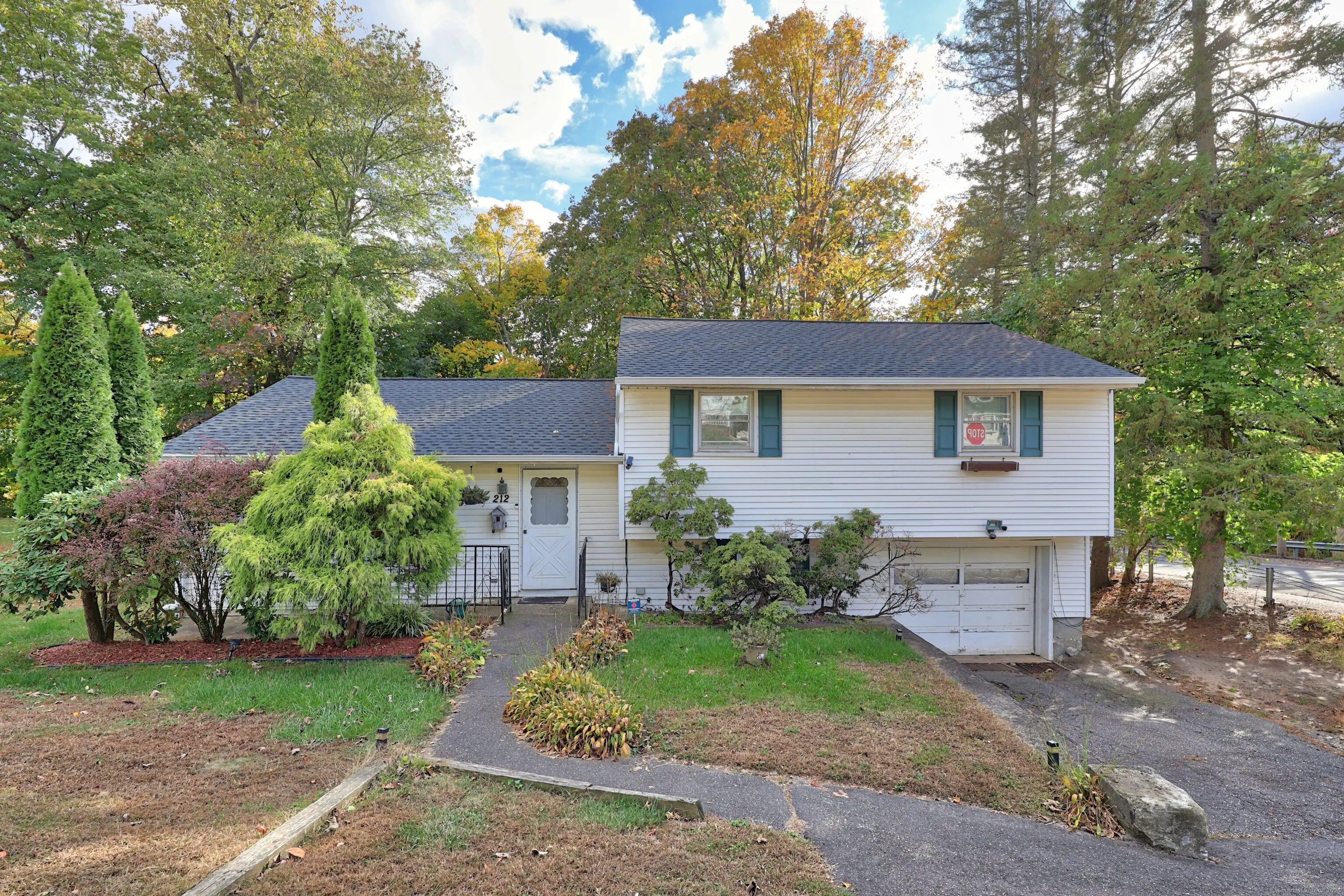 212 Pearl Lake Road, Waterbury