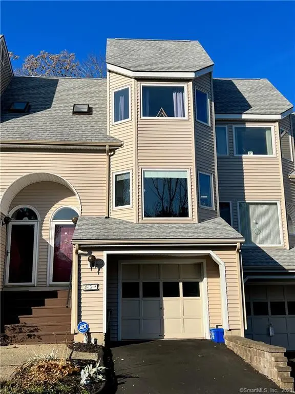 3 Lakeview Drive 3, Branford