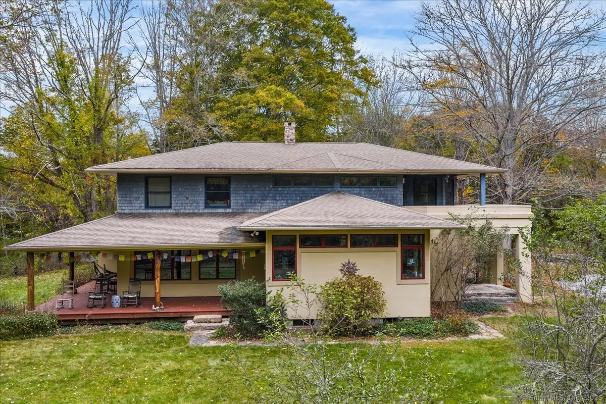 39 Hewitt Road, North Stonington