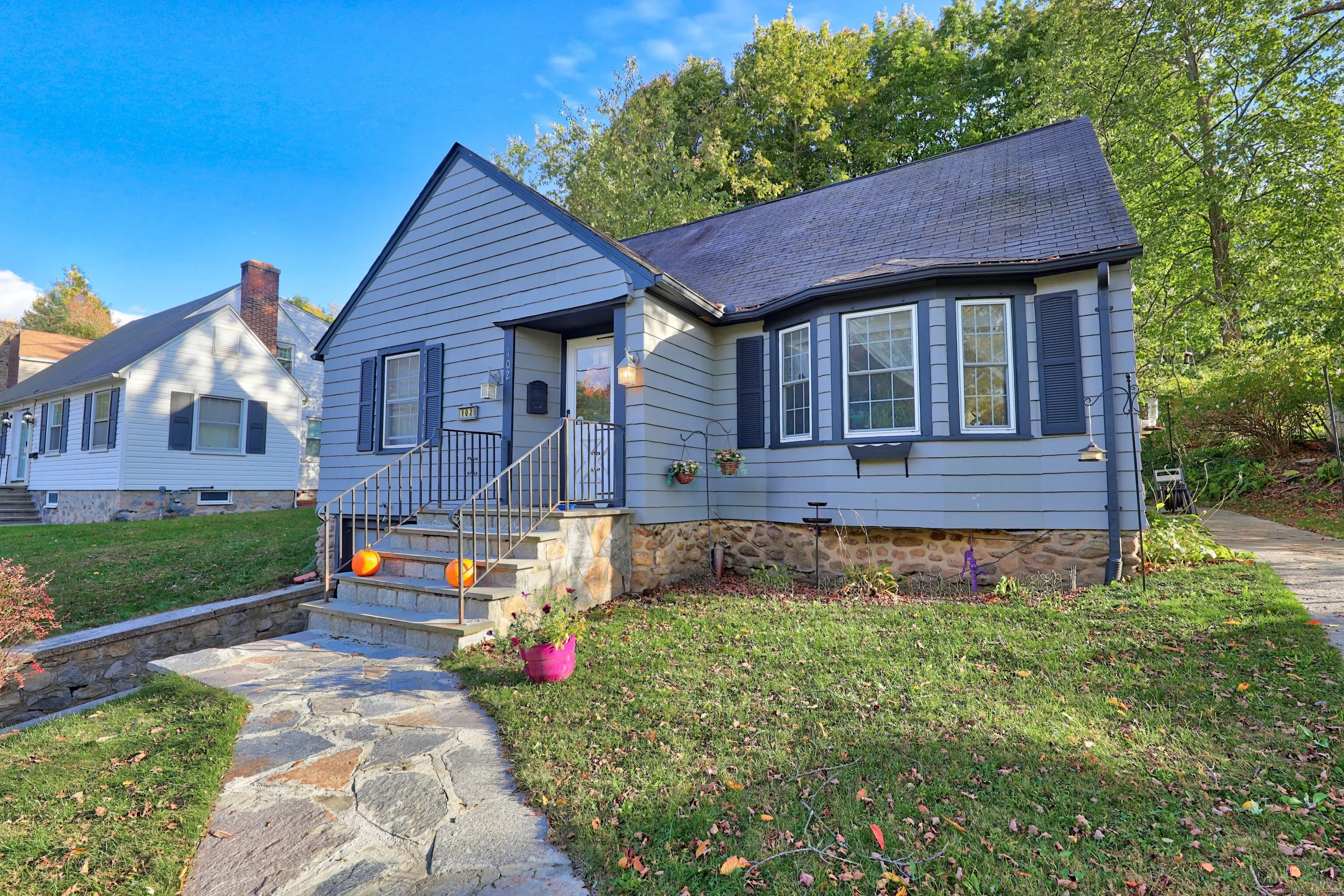 102 Waverly Street, Waterbury