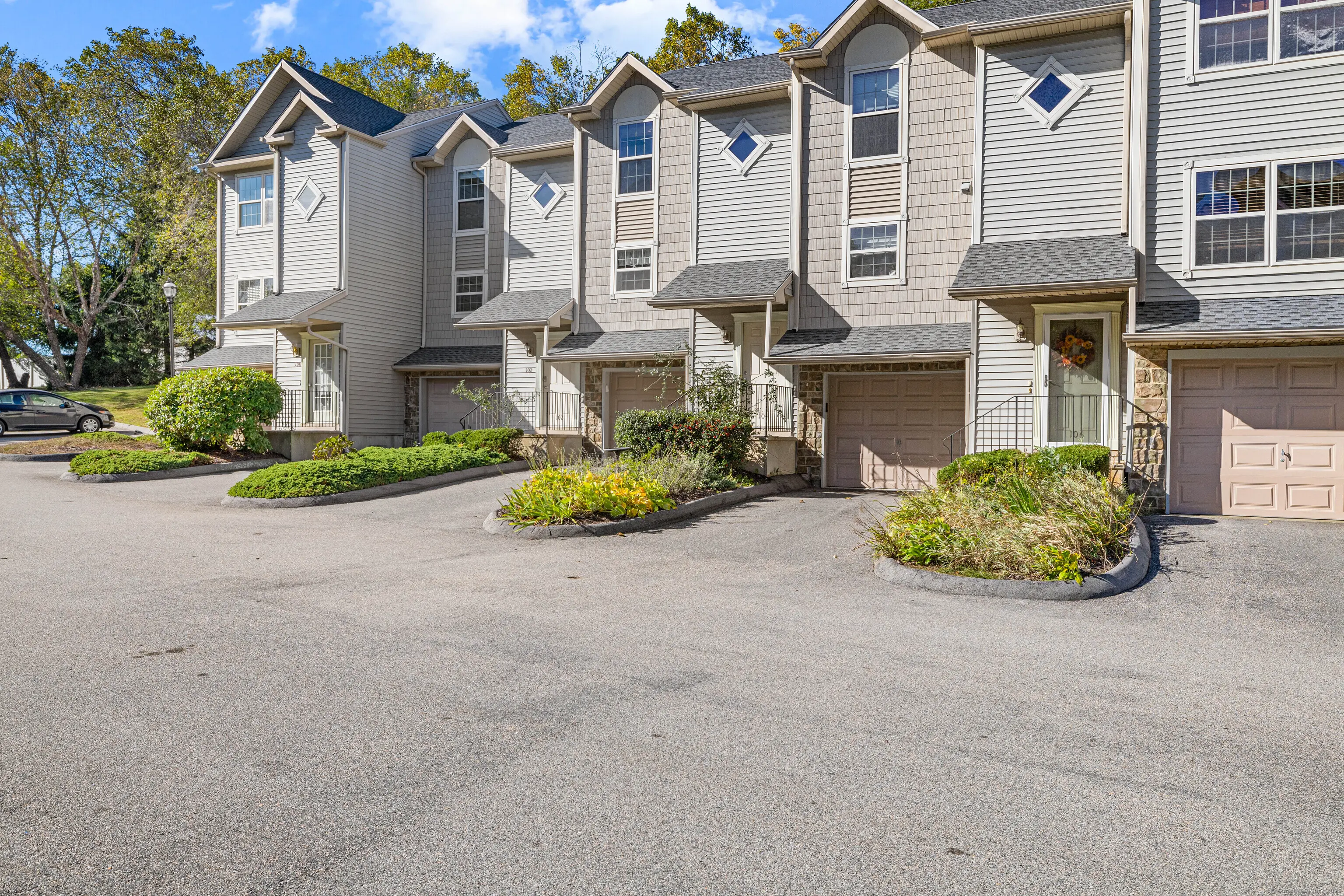 19 Hawthorne Drive 104, New London