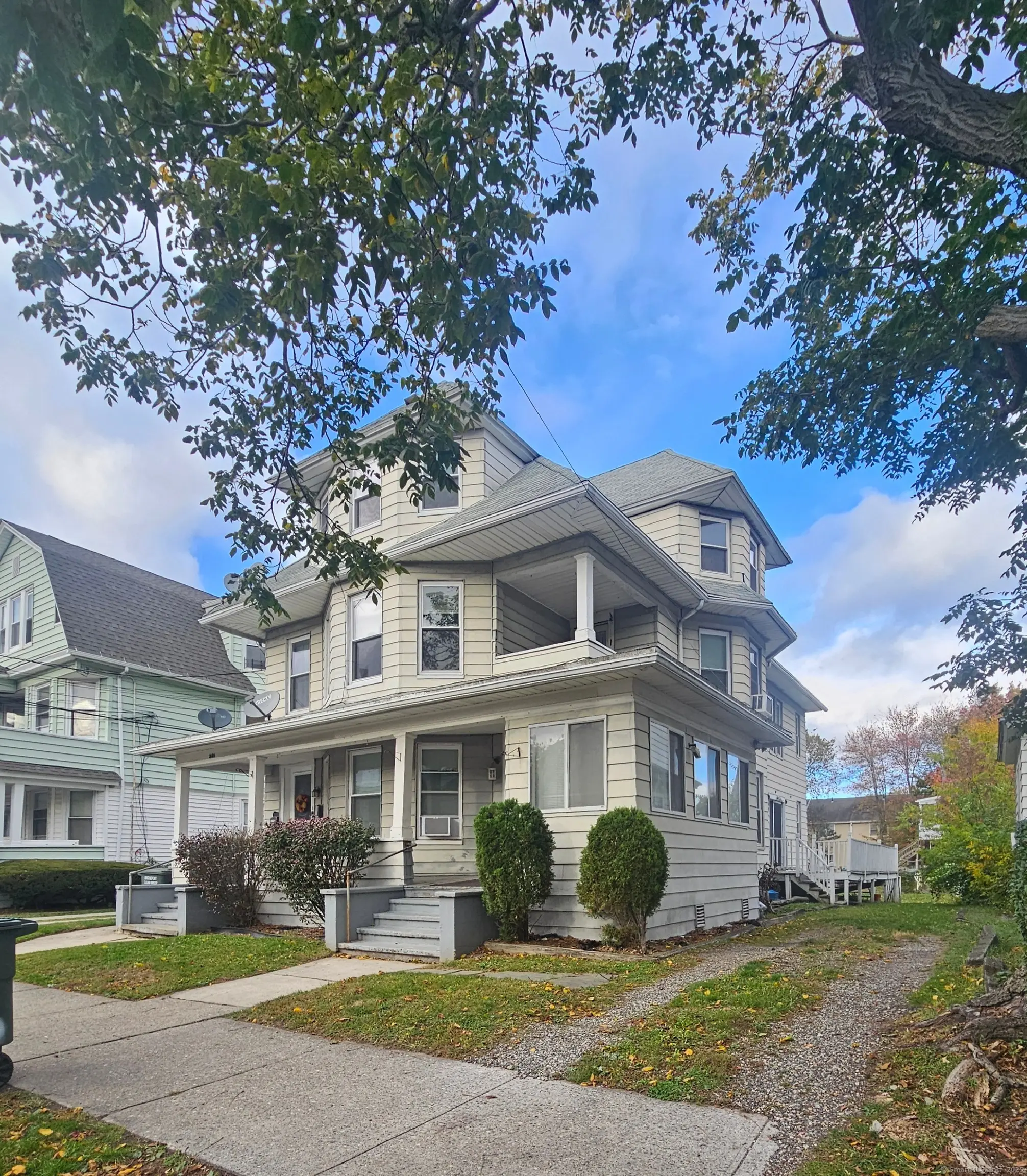 566 Wood Avenue, Bridgeport