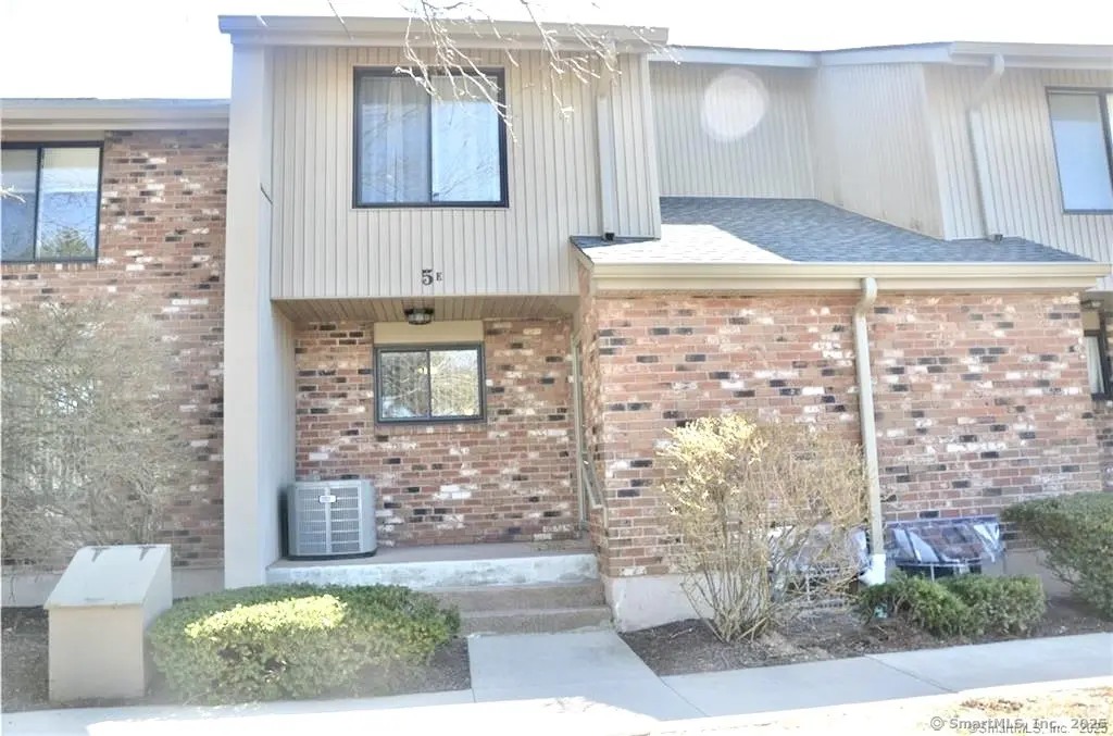 5 Amato Drive Apt E, South Windsor